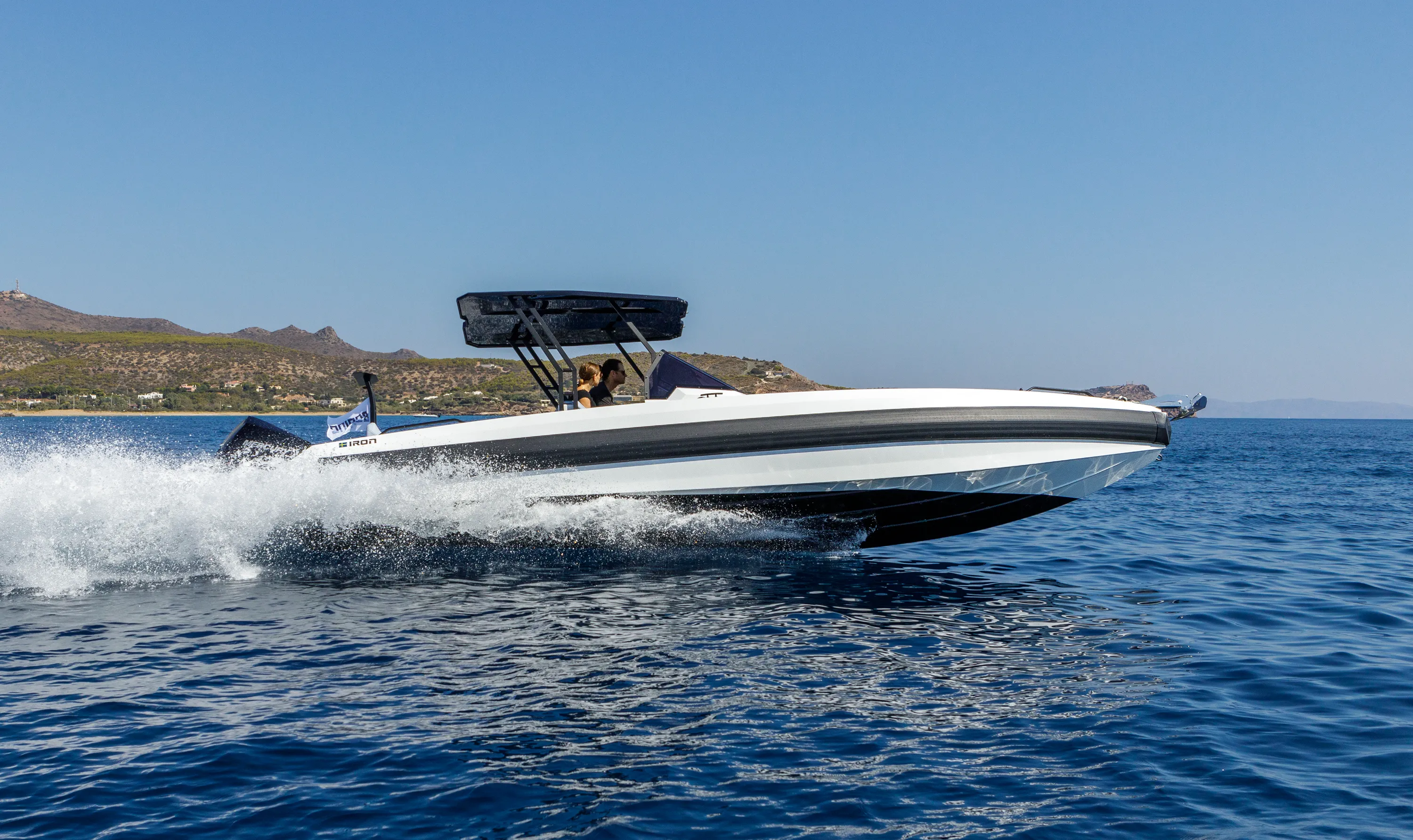 Motorboat Iron Hawke — yacht photo 11