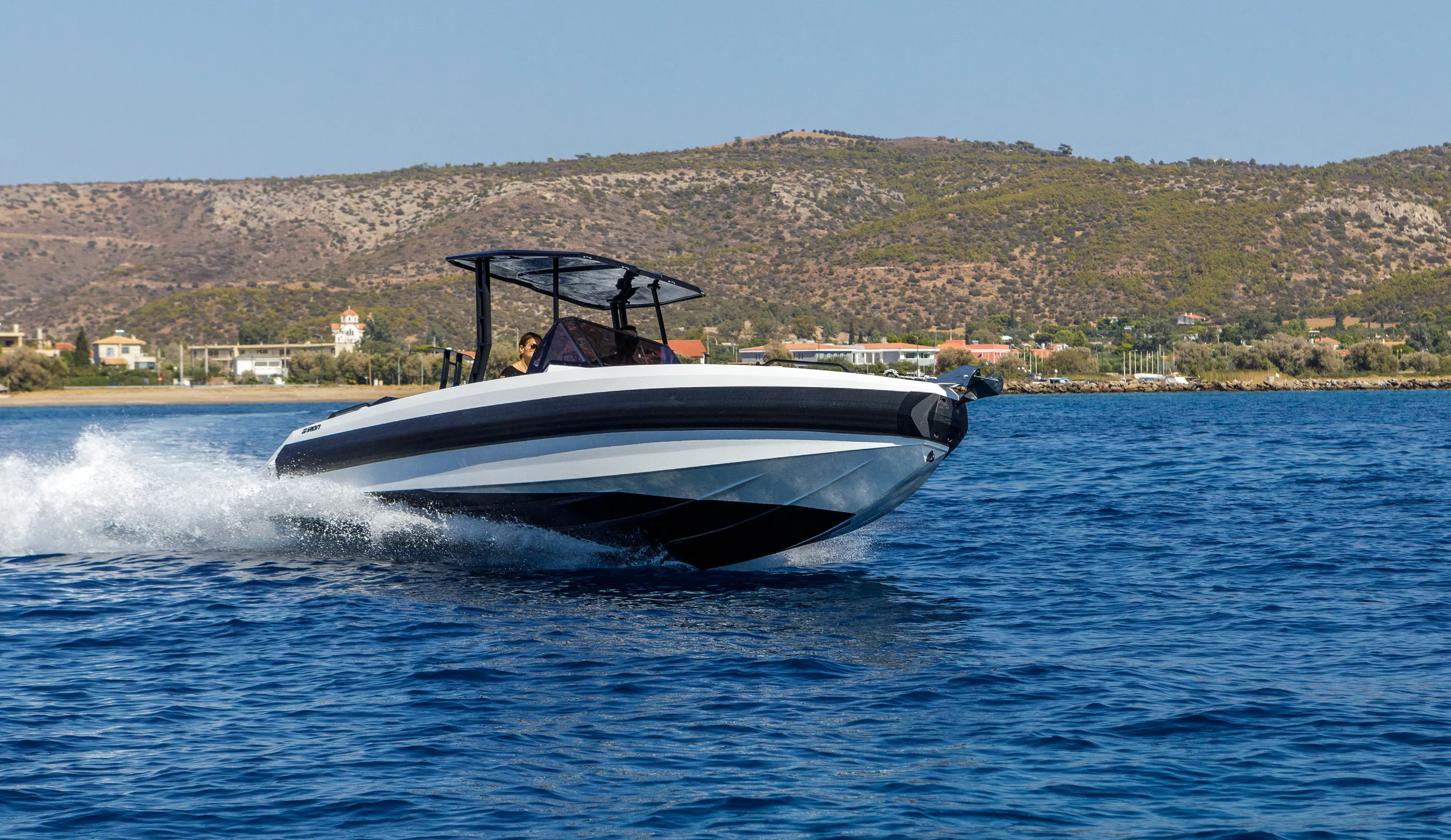 Motorboat Iron Hawke — yacht photo 9