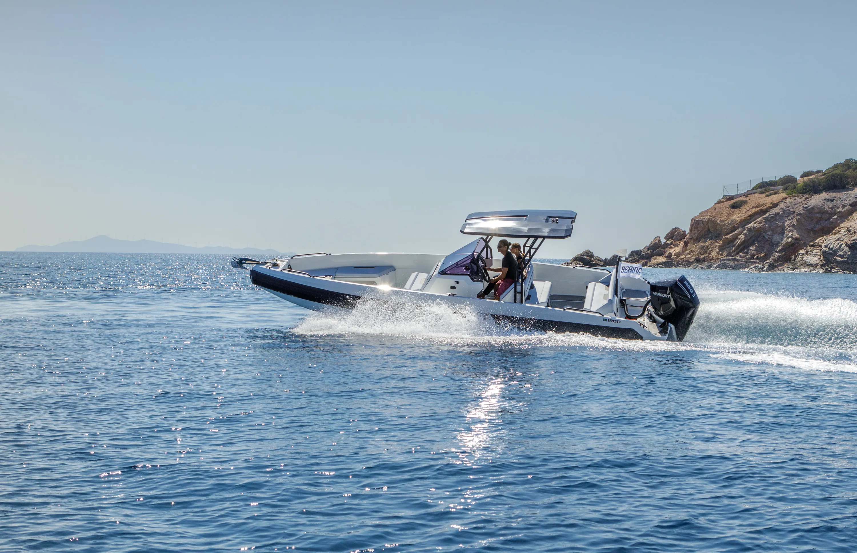 Motorboat Iron Hawke — yacht photo 3