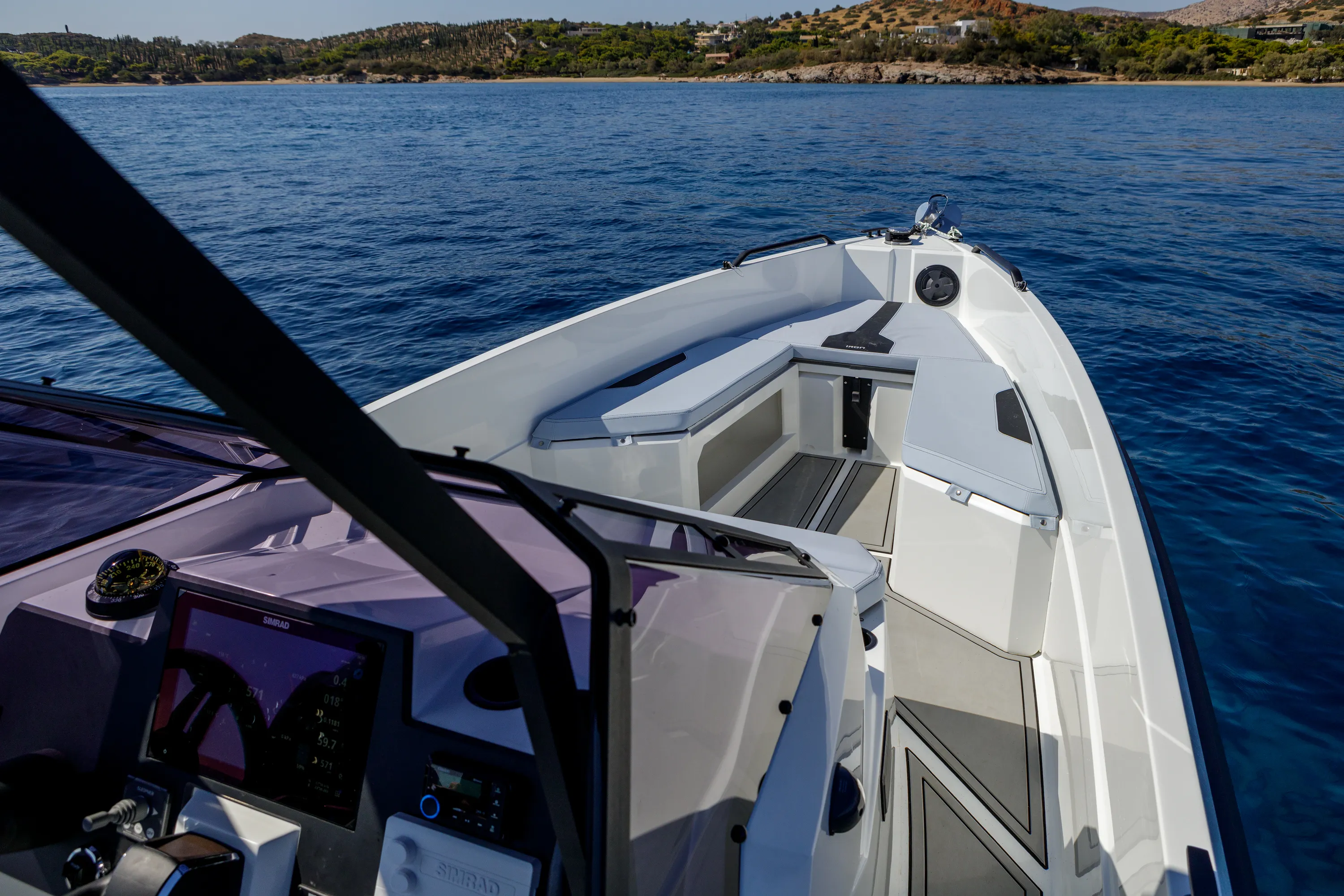 Motorboat Iron Hawke — yacht photo 8