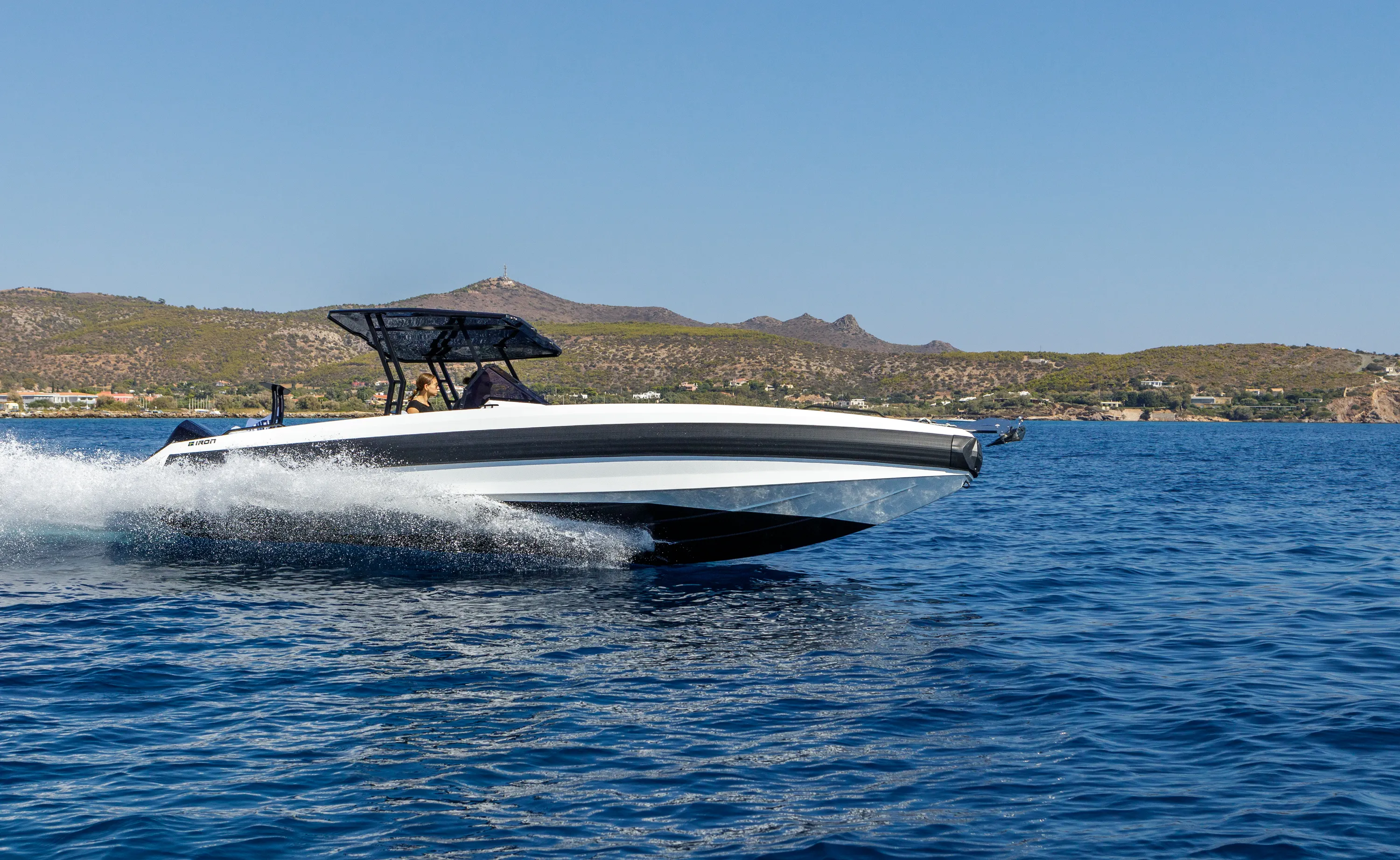 Motorboat Iron Hawke — yacht photo 29
