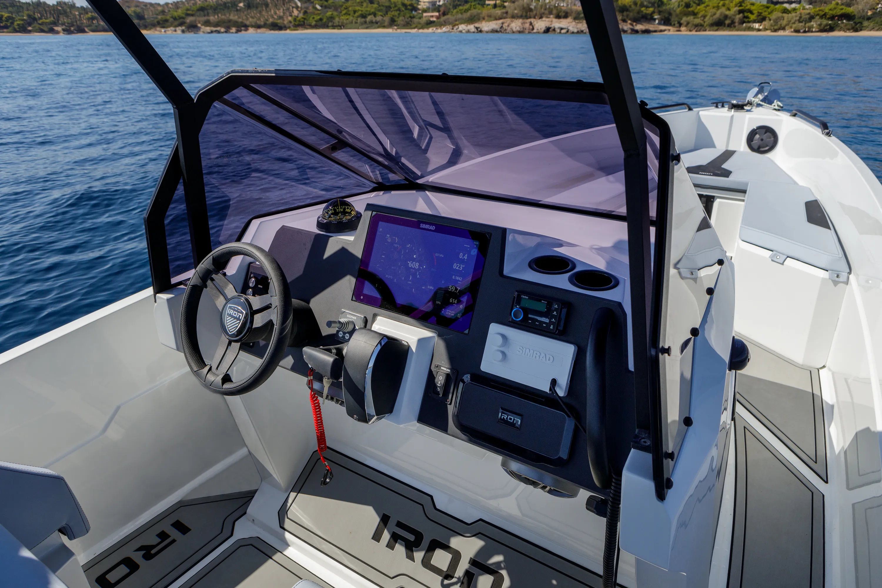 Motorboat Iron Hawke — yacht photo 16
