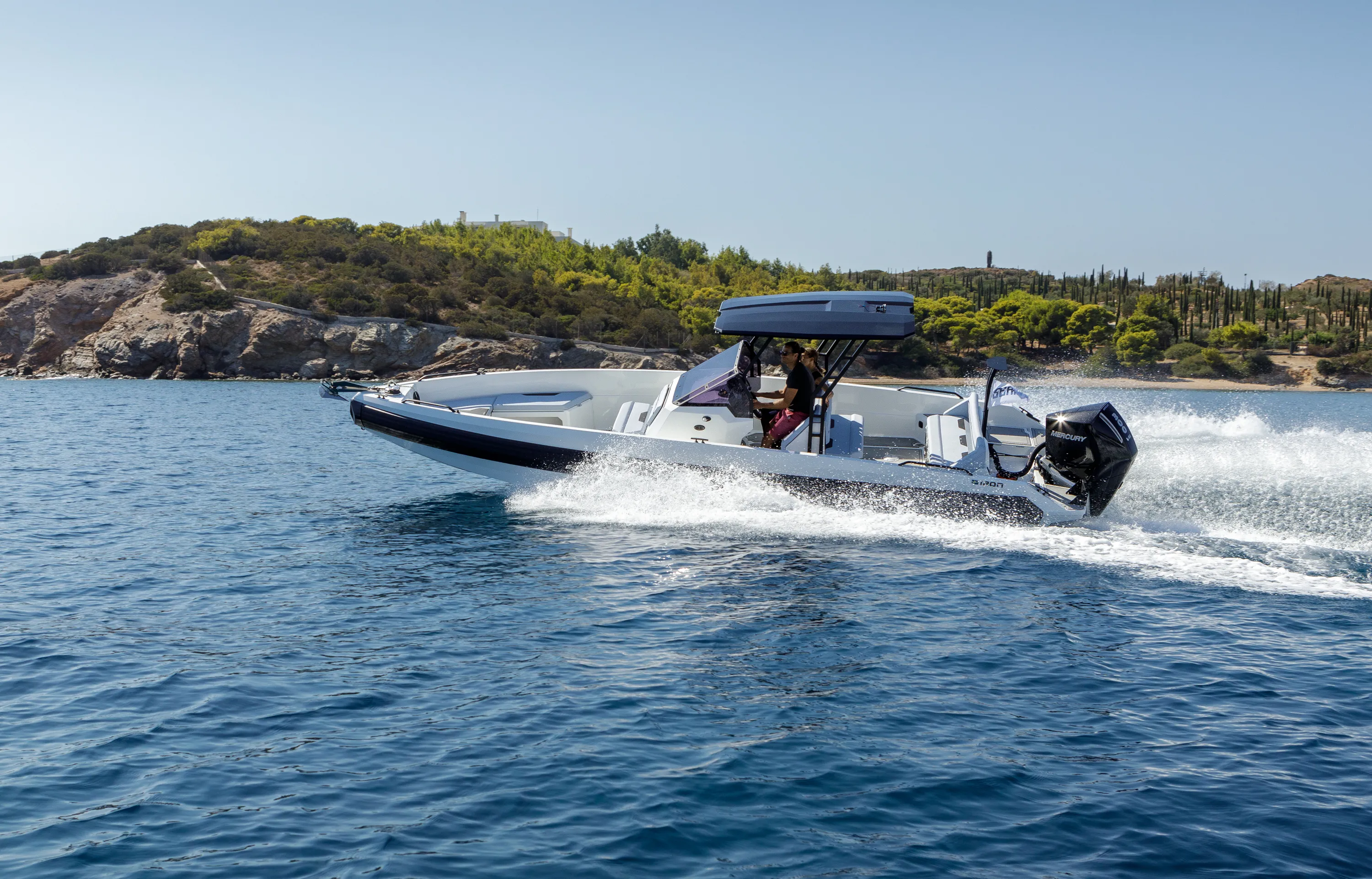 Motorboat Iron Hawke — yacht photo 6