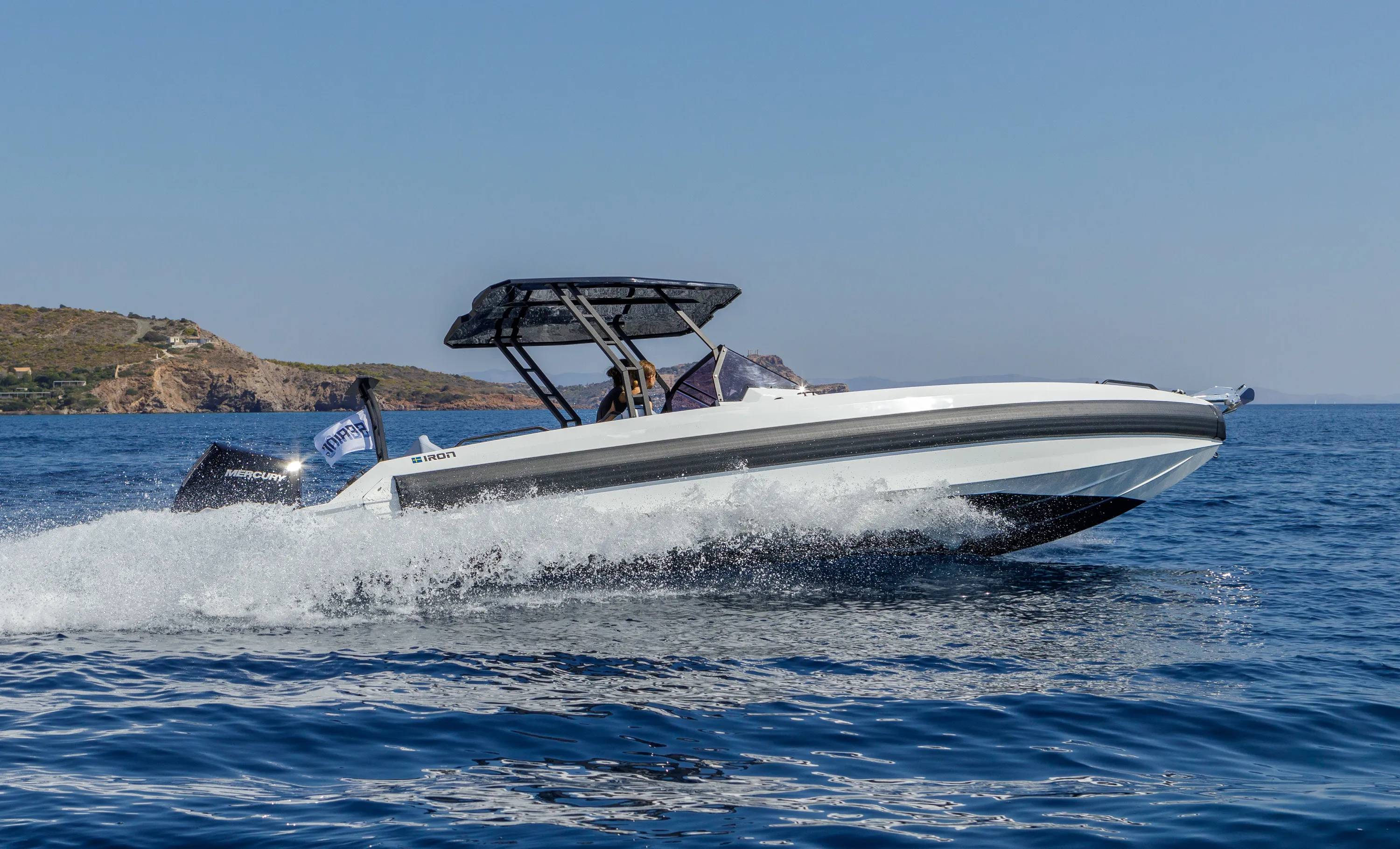 Motorboat Iron Hawke — yacht photo 7