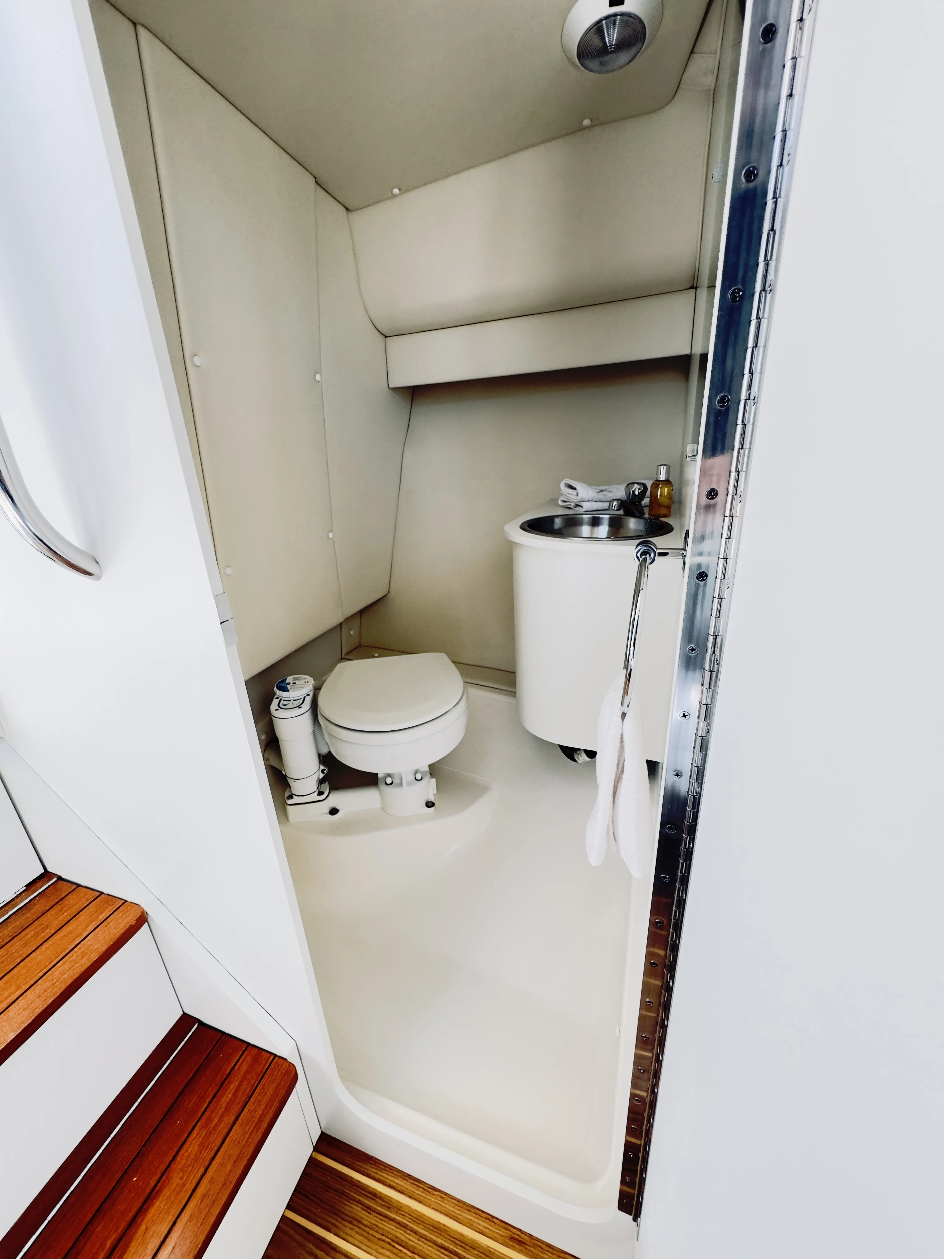 Tiara 2900 Coronet Fiki — yacht photo 5