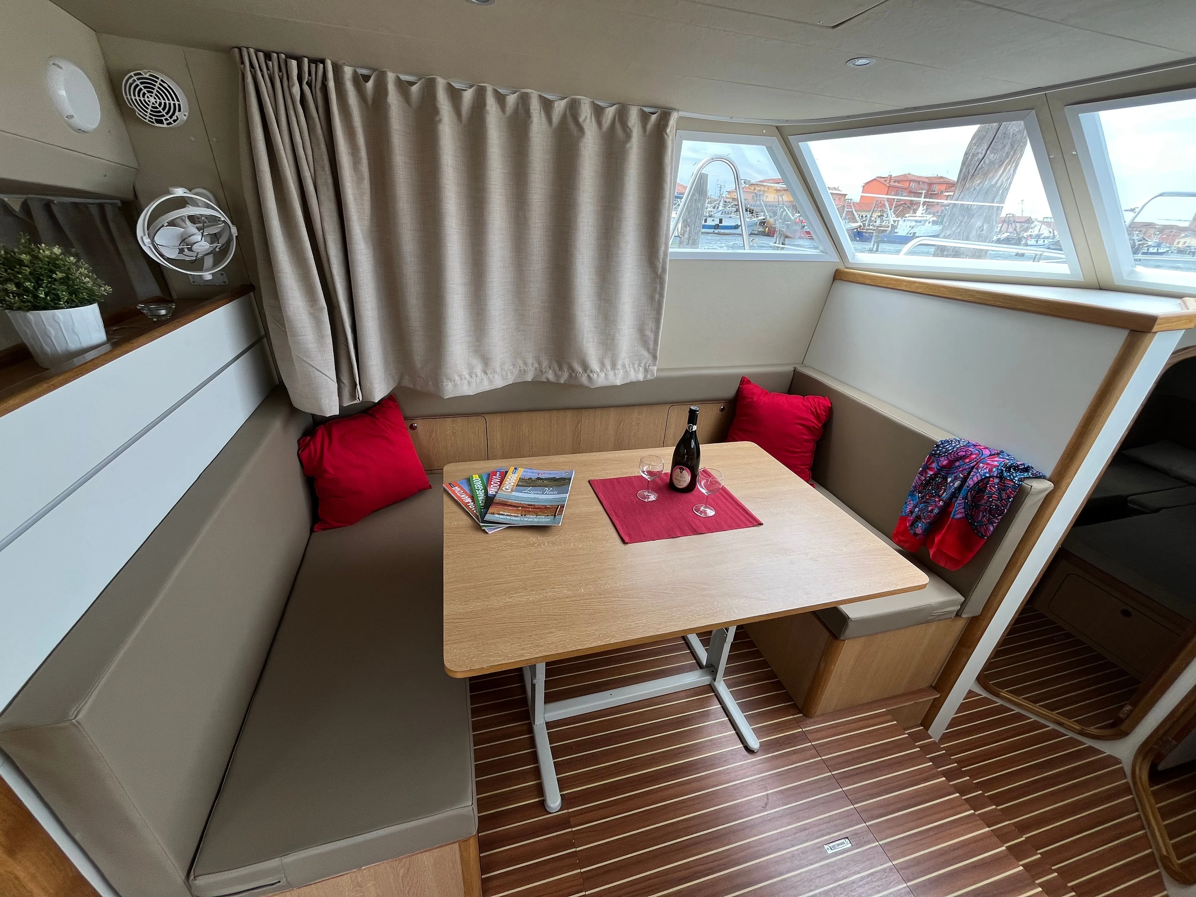 Houseboat Tip Top Plus — yacht photo 13