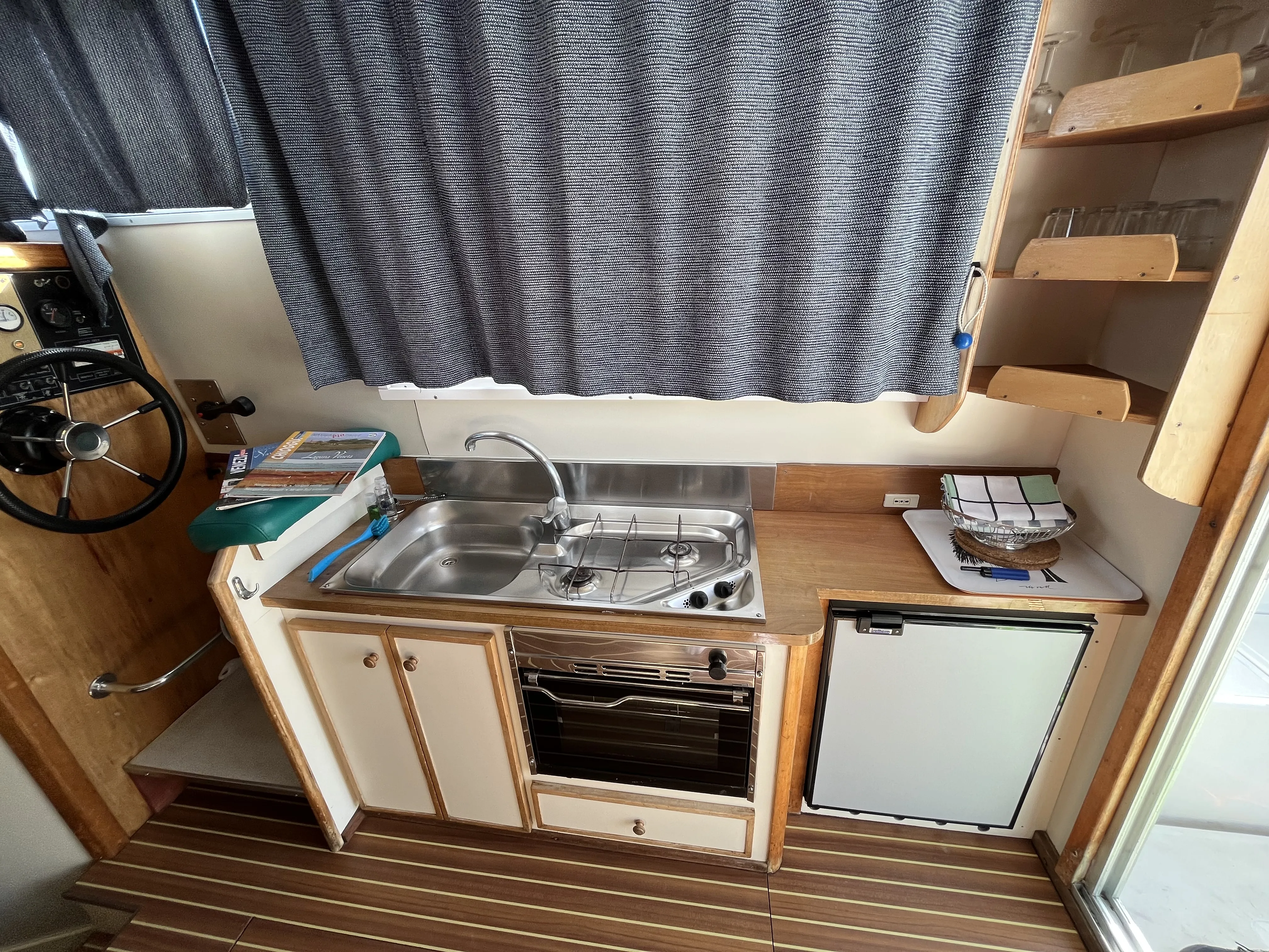 Houseboat NCF Twins — yacht photo 7