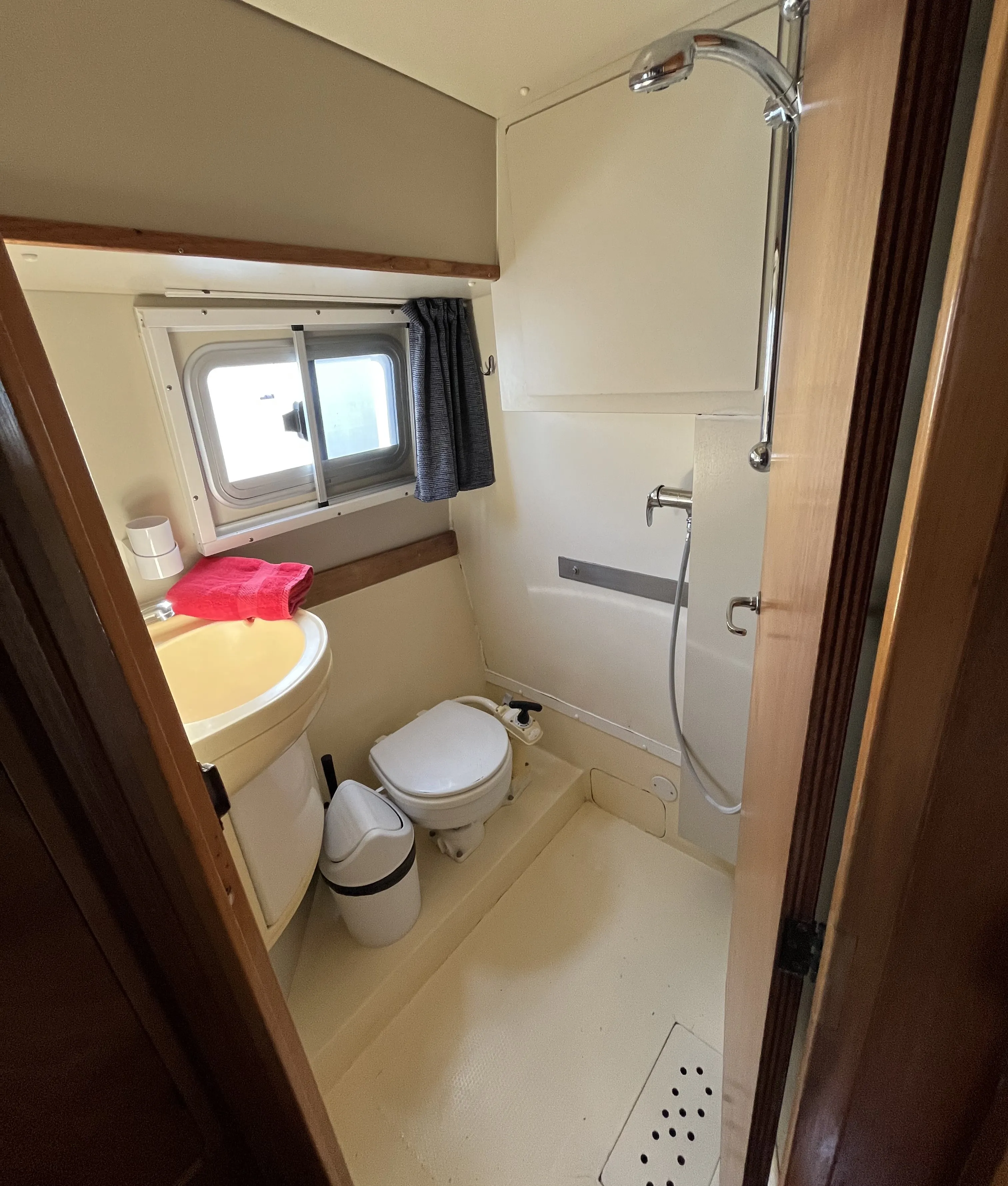 Houseboat NCF Twins — yacht photo 10