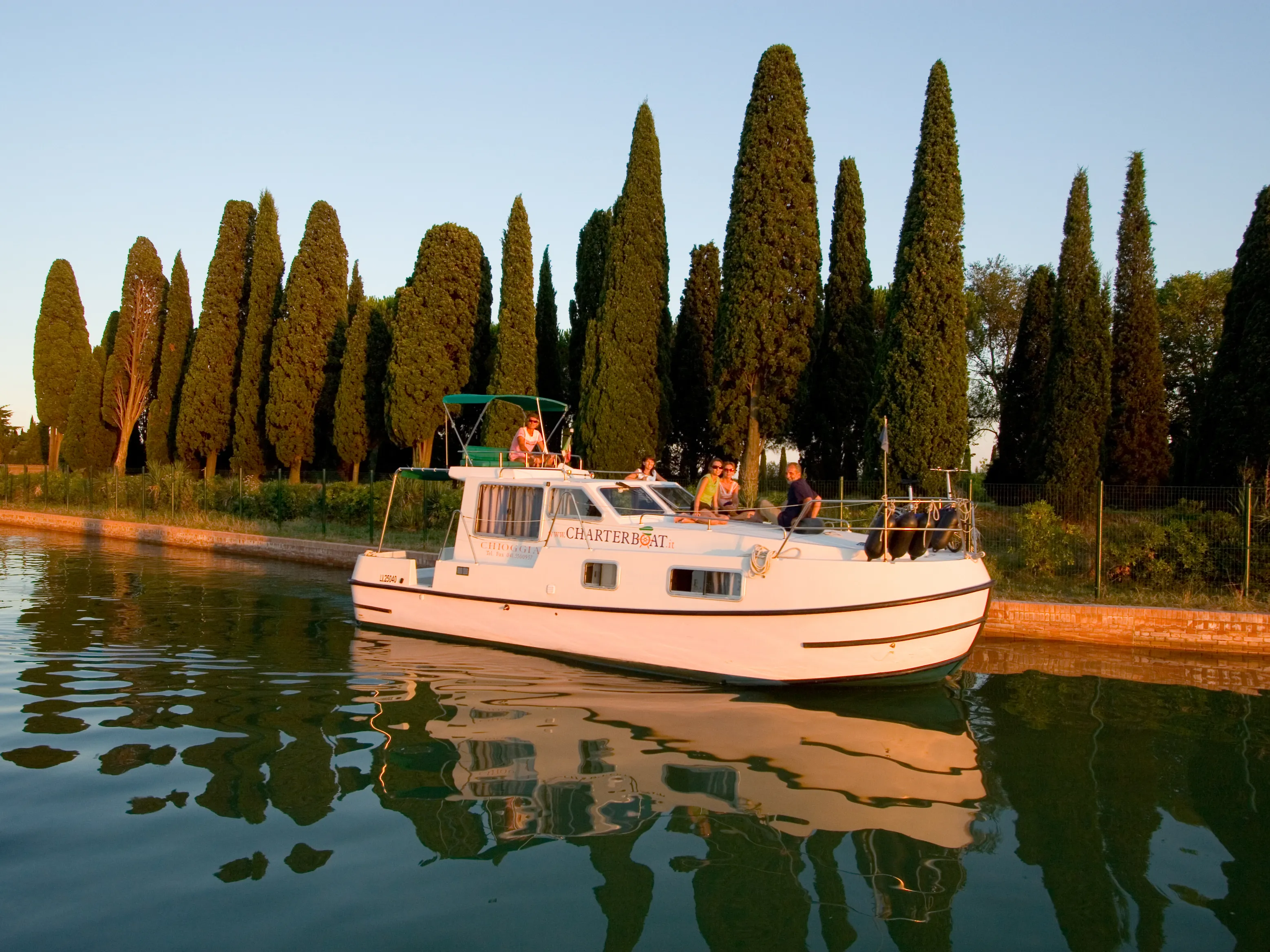 Houseboat NCF Twins — yacht photo 1