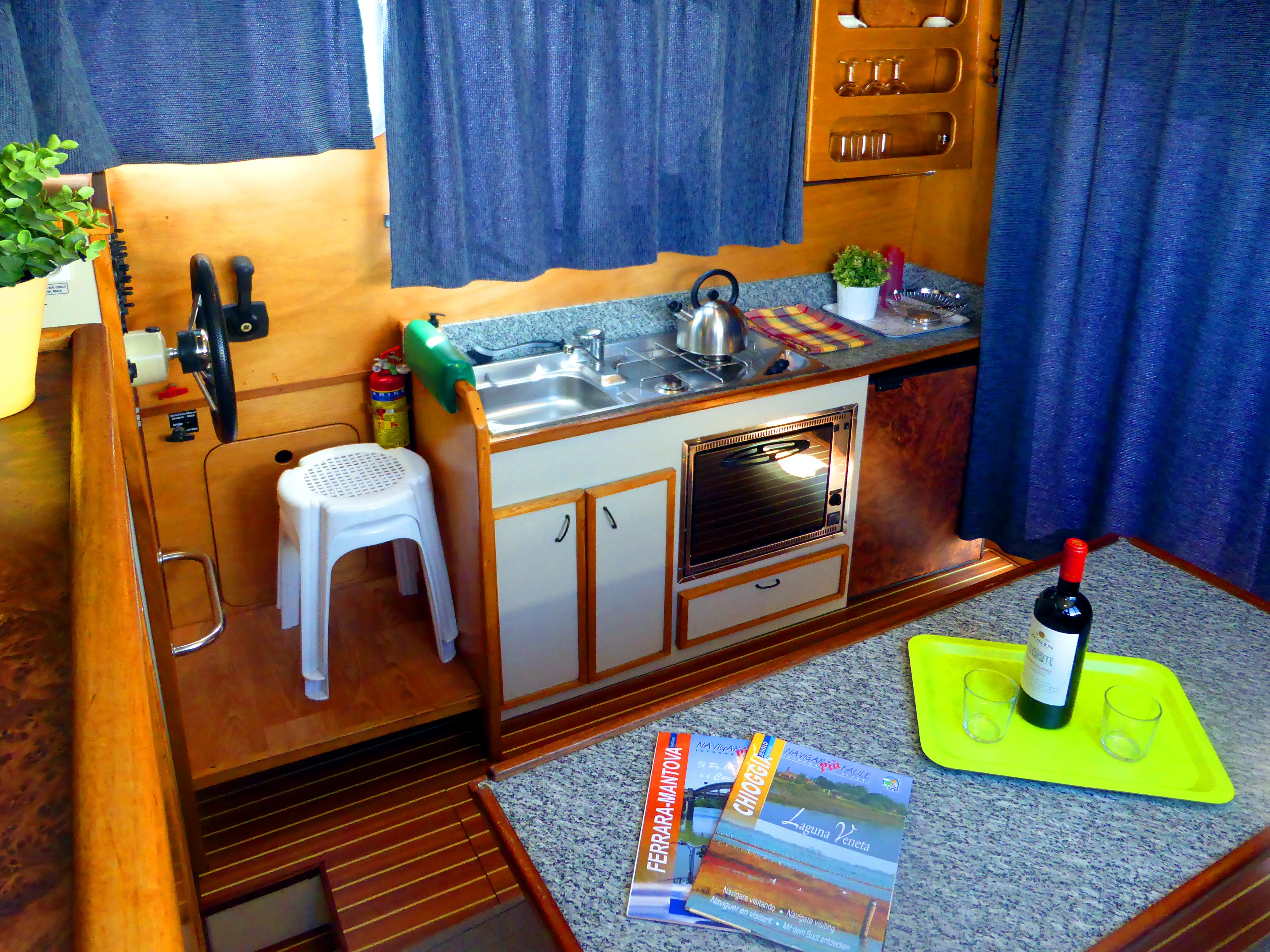 Houseboat NCF Suite — yacht photo 10
