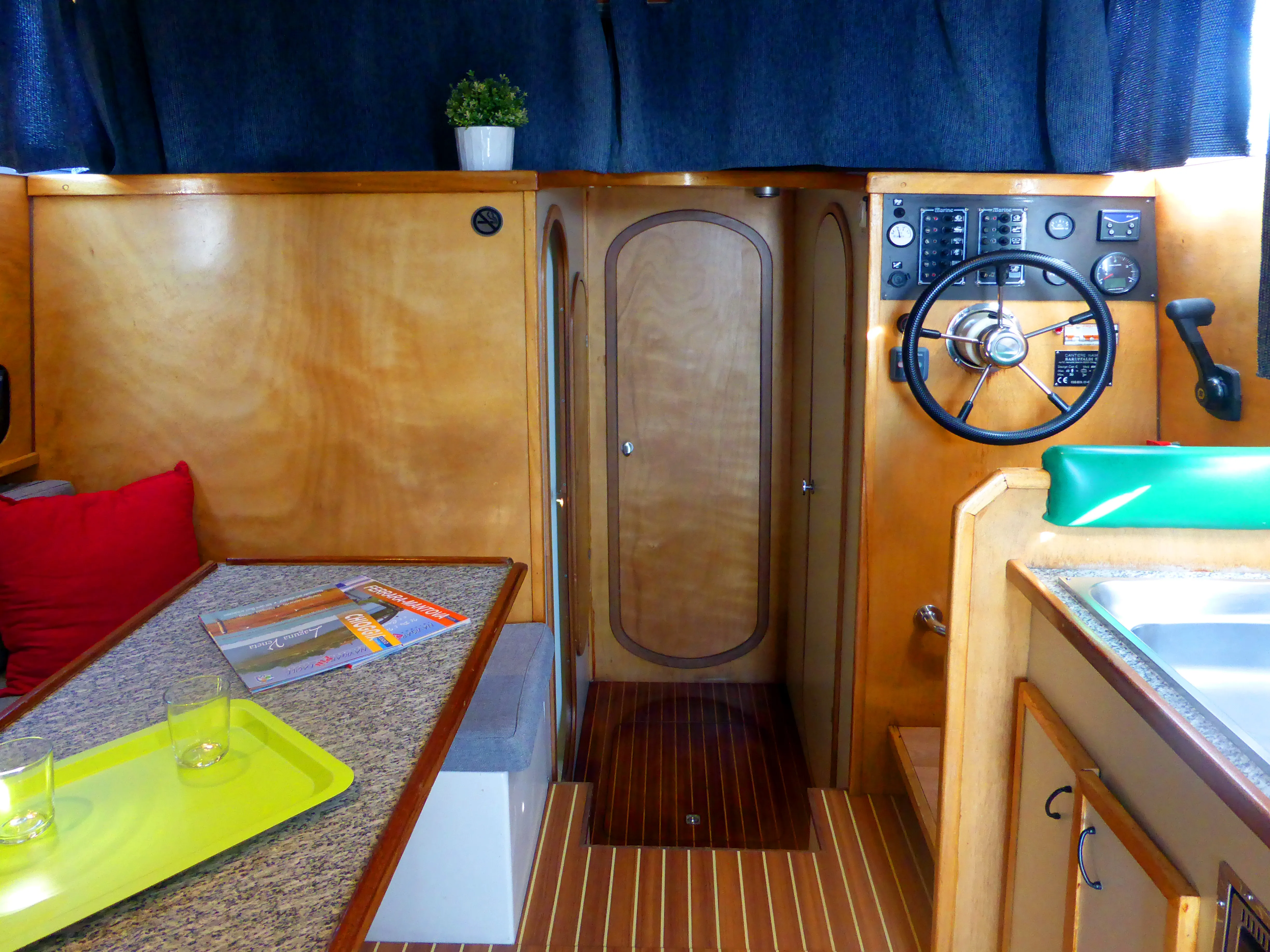Houseboat NCF Suite — yacht photo 11