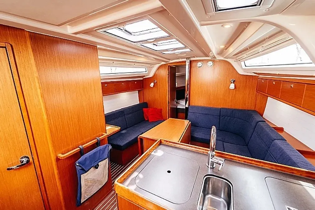 Bavaria Cruiser 37 Blue Tone — foto dello yacht n. 2