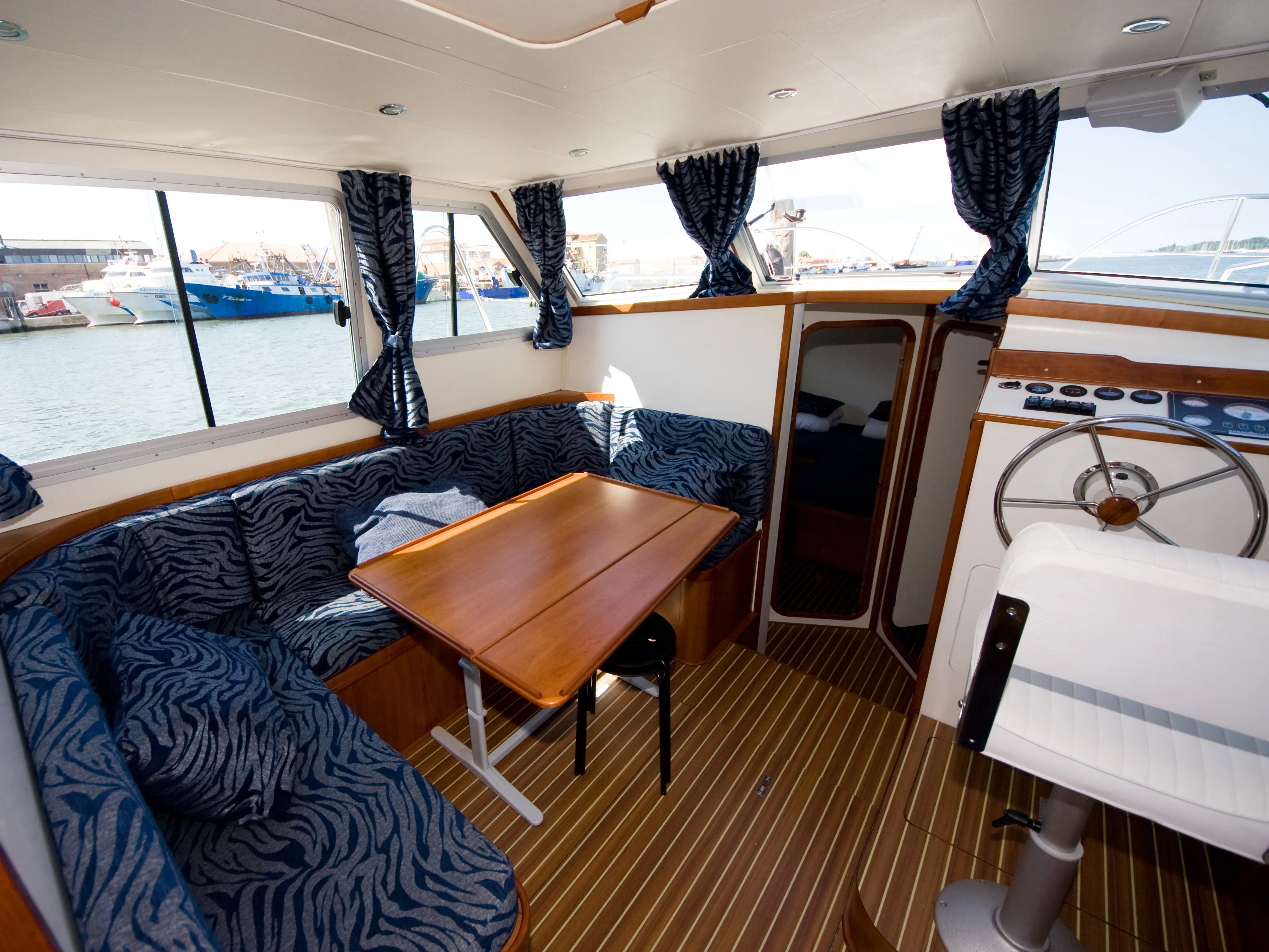 Houseboat Tip Top — yacht photo 9