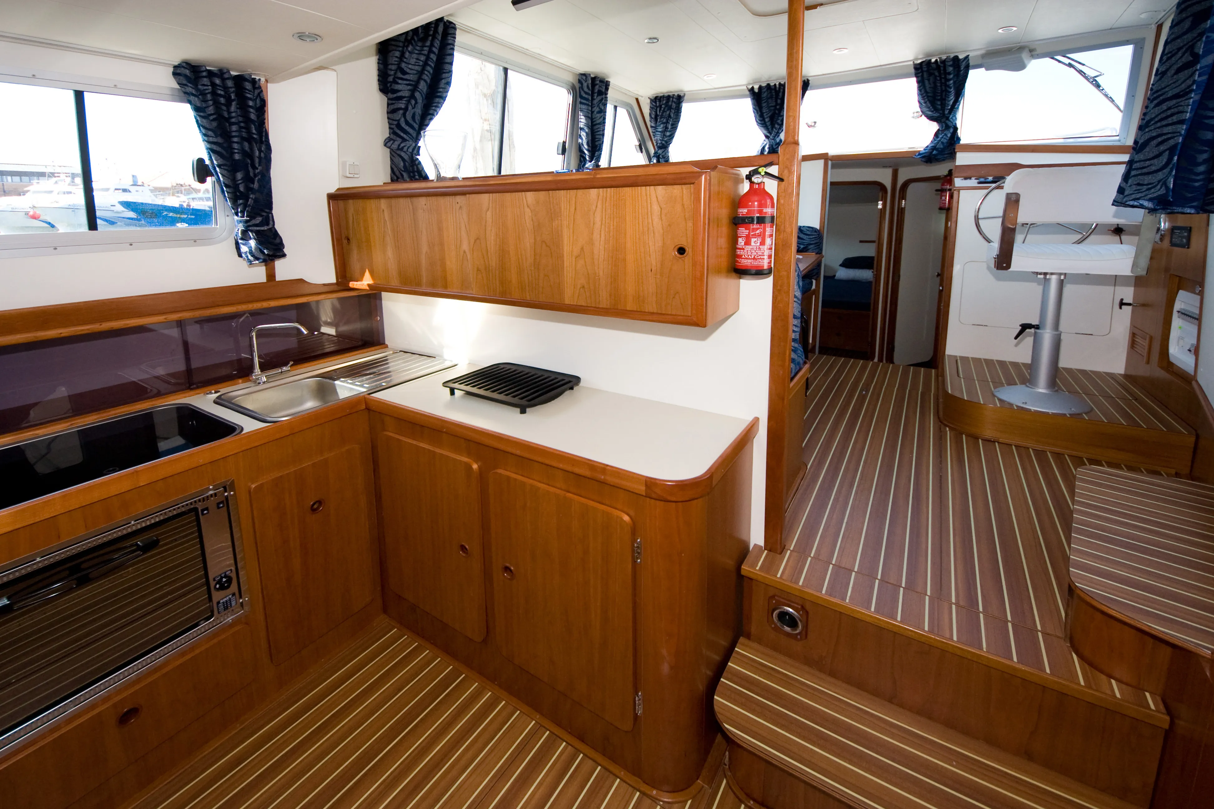 Houseboat Tip Top — yacht photo 10