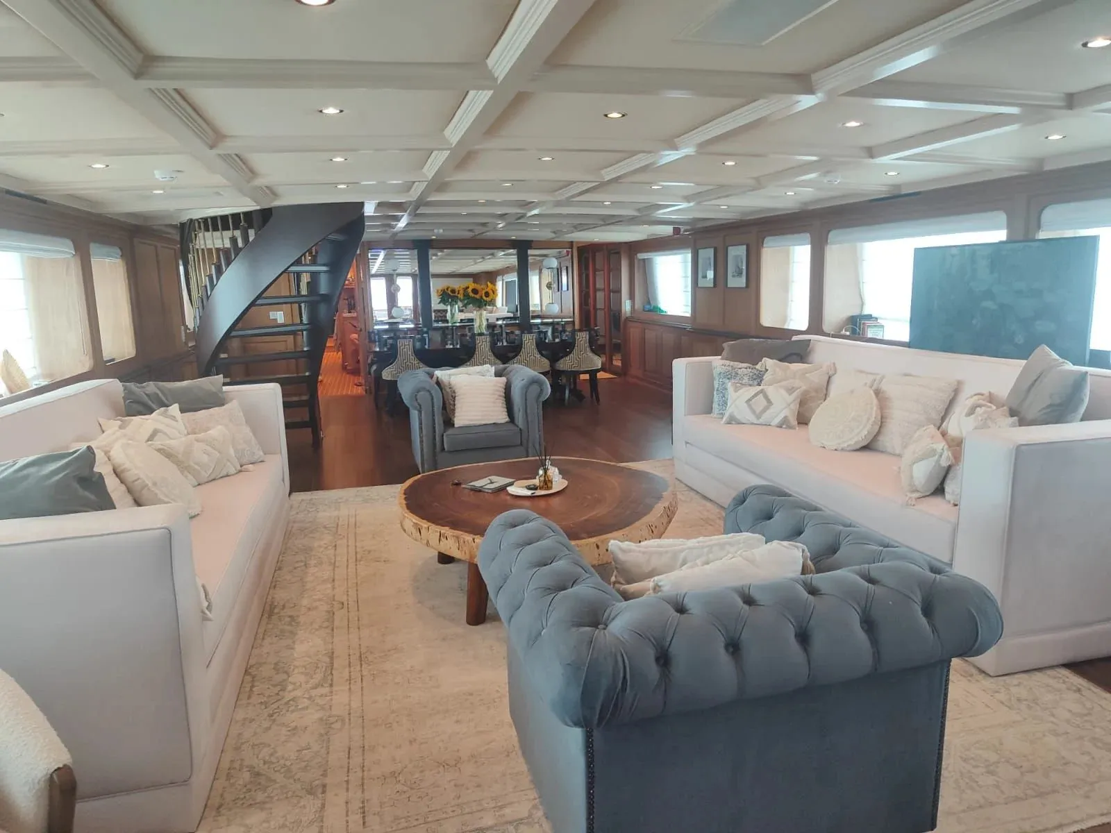 Luxury Motor Yacht Kokomo Nights — yacht photo 5