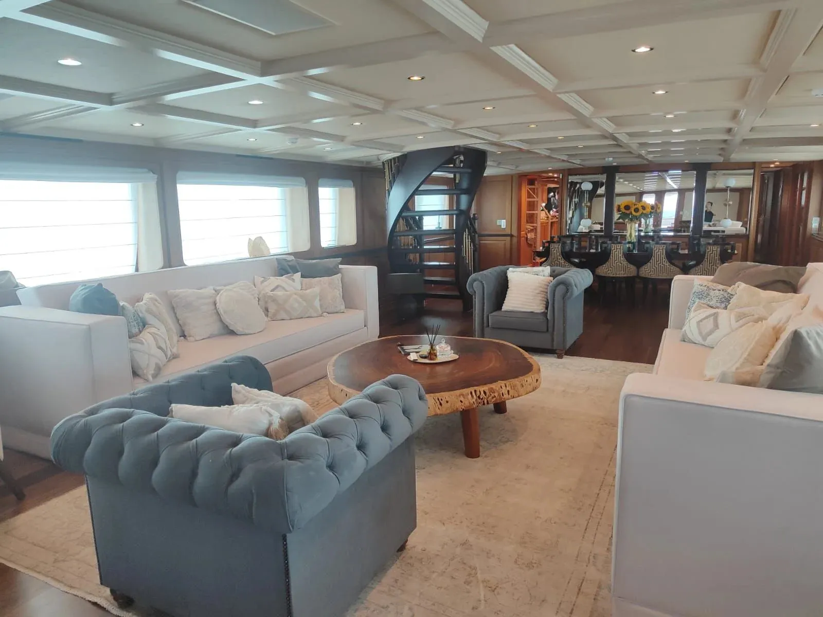 Luxury Motor Yacht Kokomo Nights — yacht photo 4