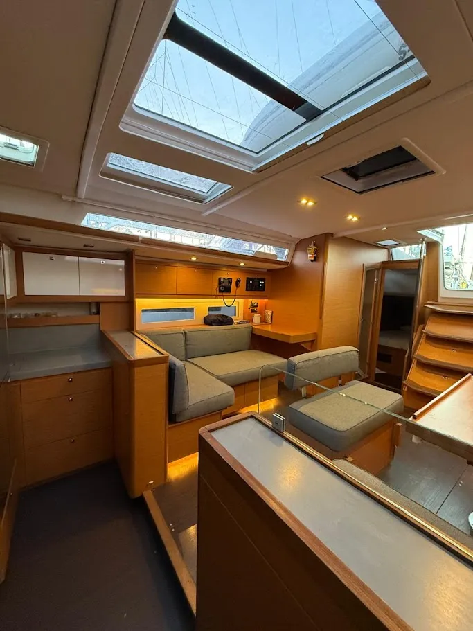 Dufour 530 Sofia — jahtikuva 2