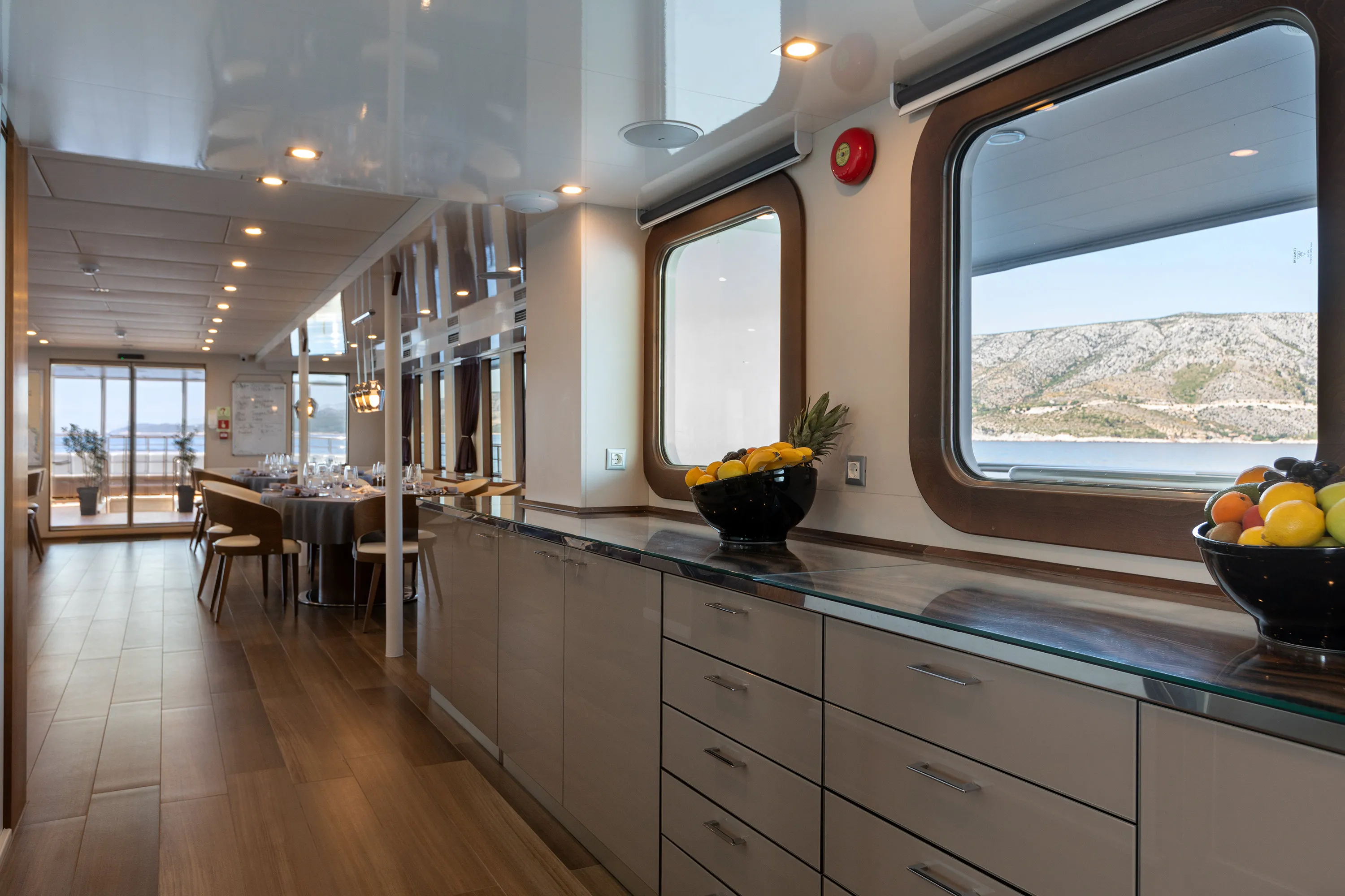 Motoryacht Yolo — yacht photo 19