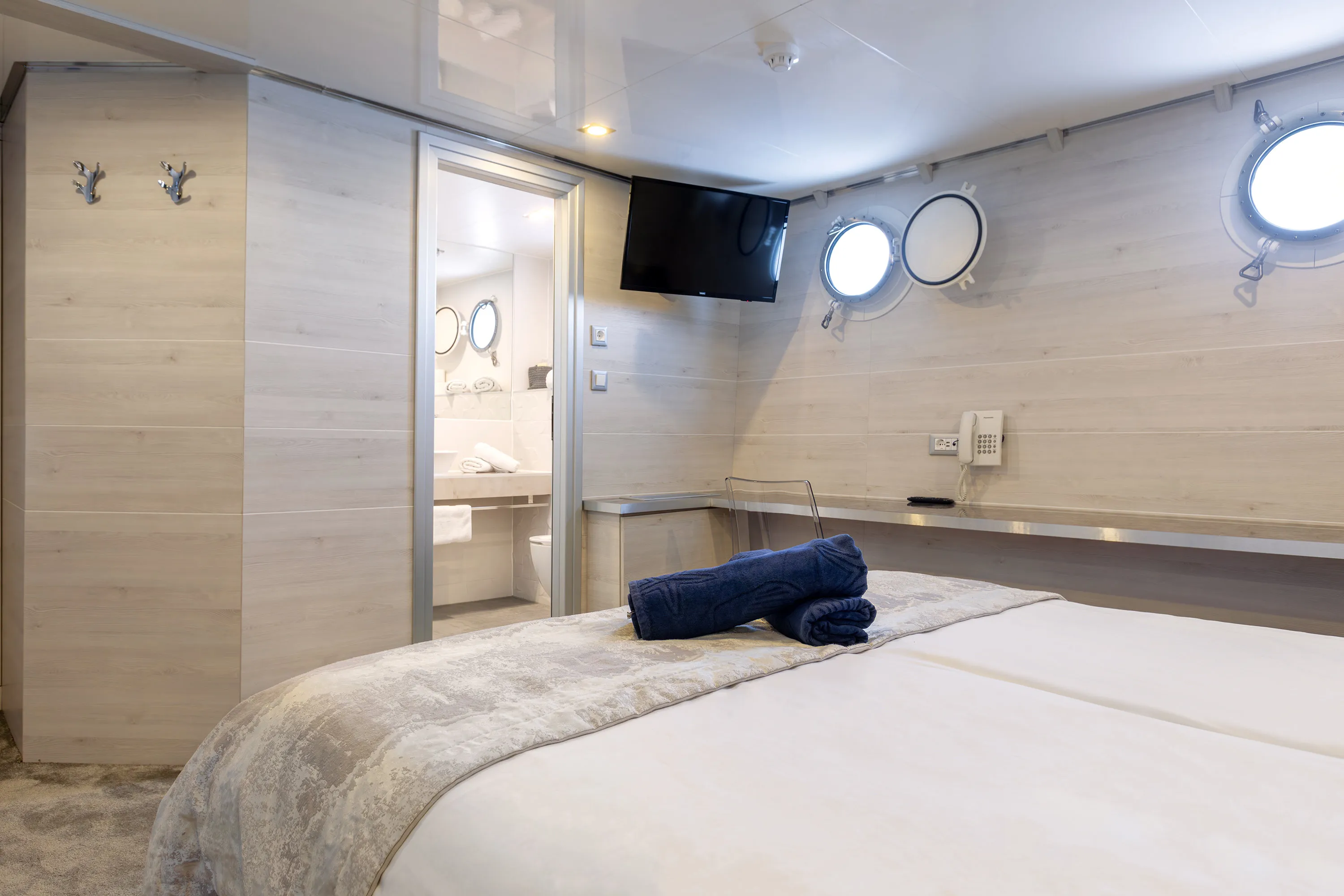 Motoryacht Yolo — yacht photo 38