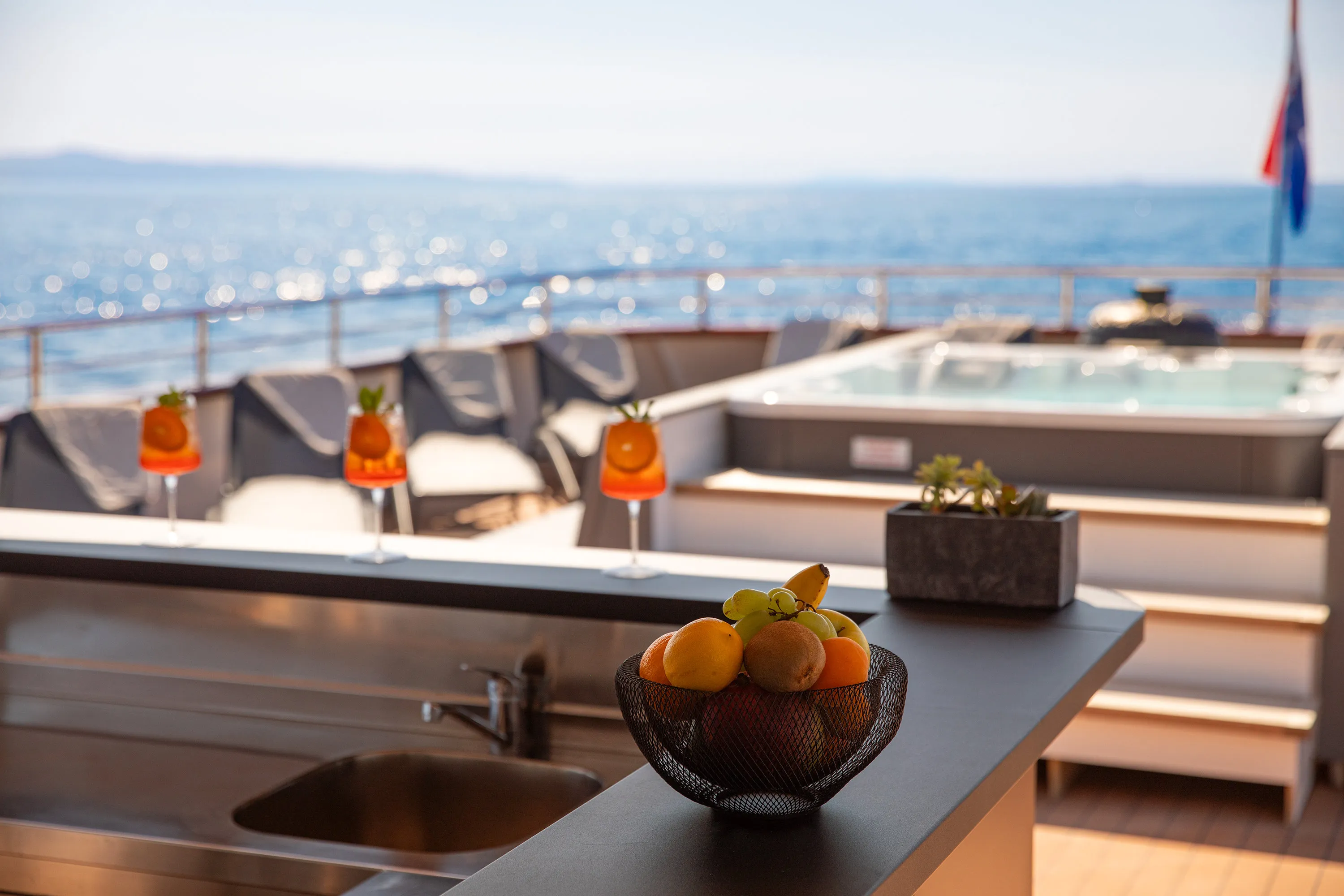 Motoryacht Yolo — yacht photo 42