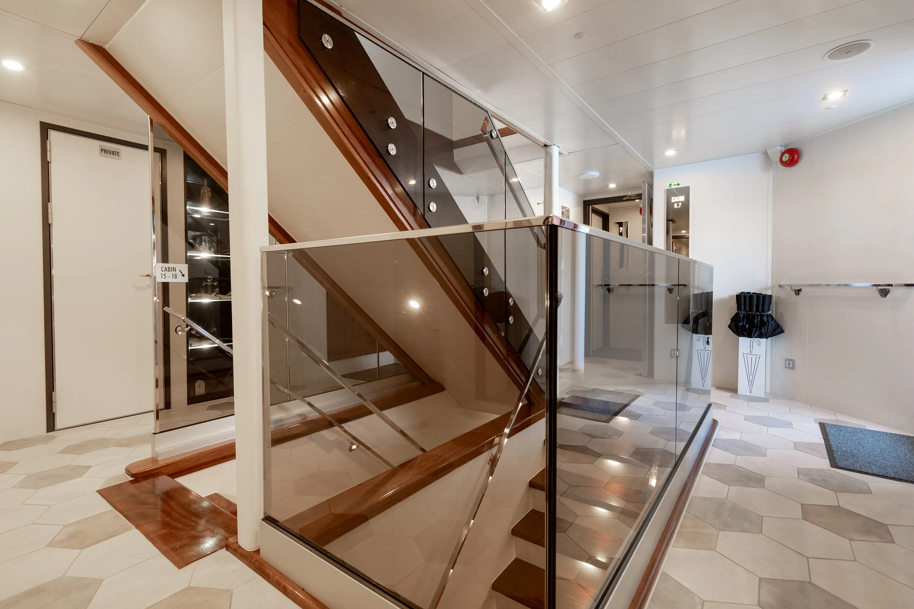 Motoryacht Yolo — yacht photo 9