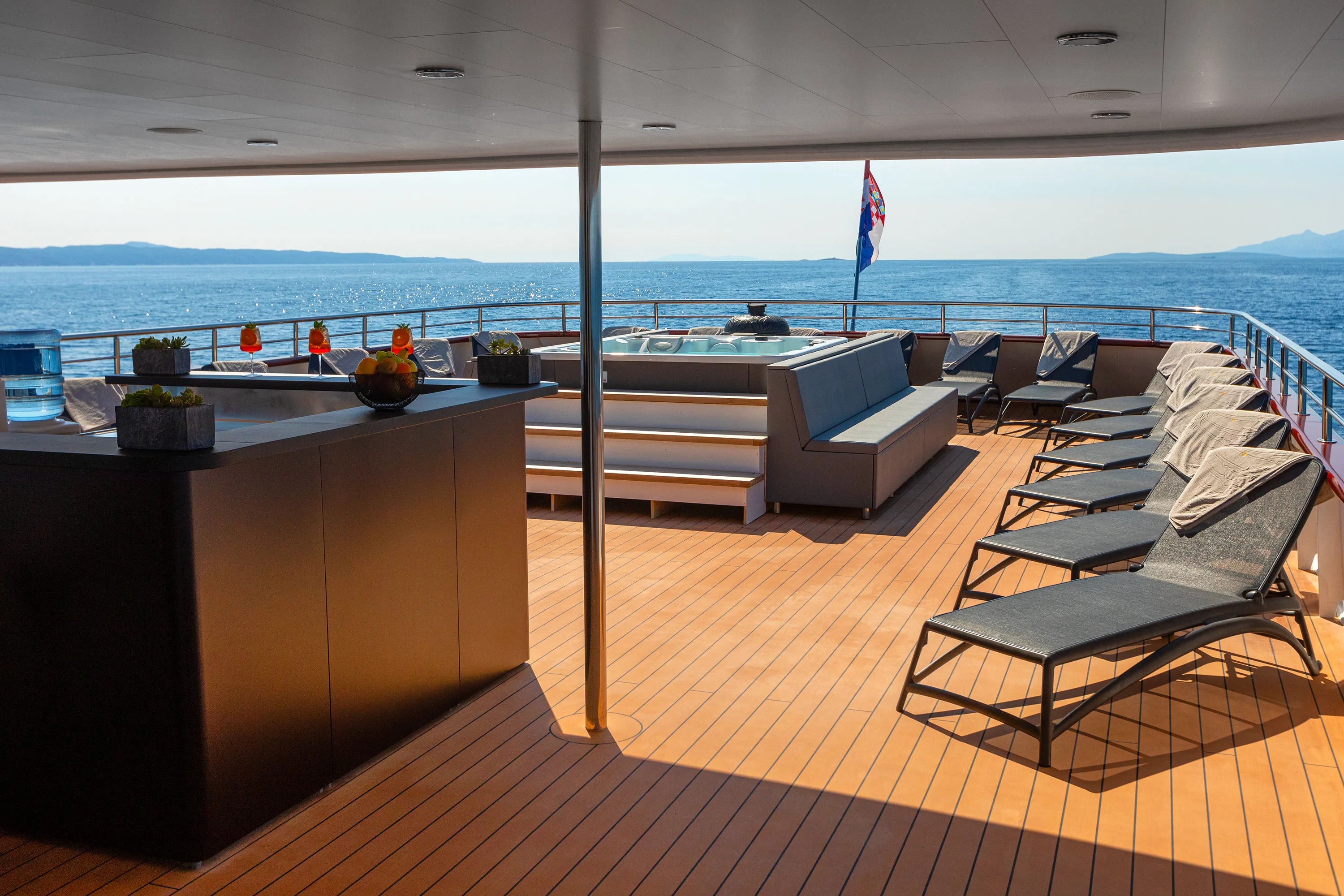 Motoryacht Yolo — yacht photo 32