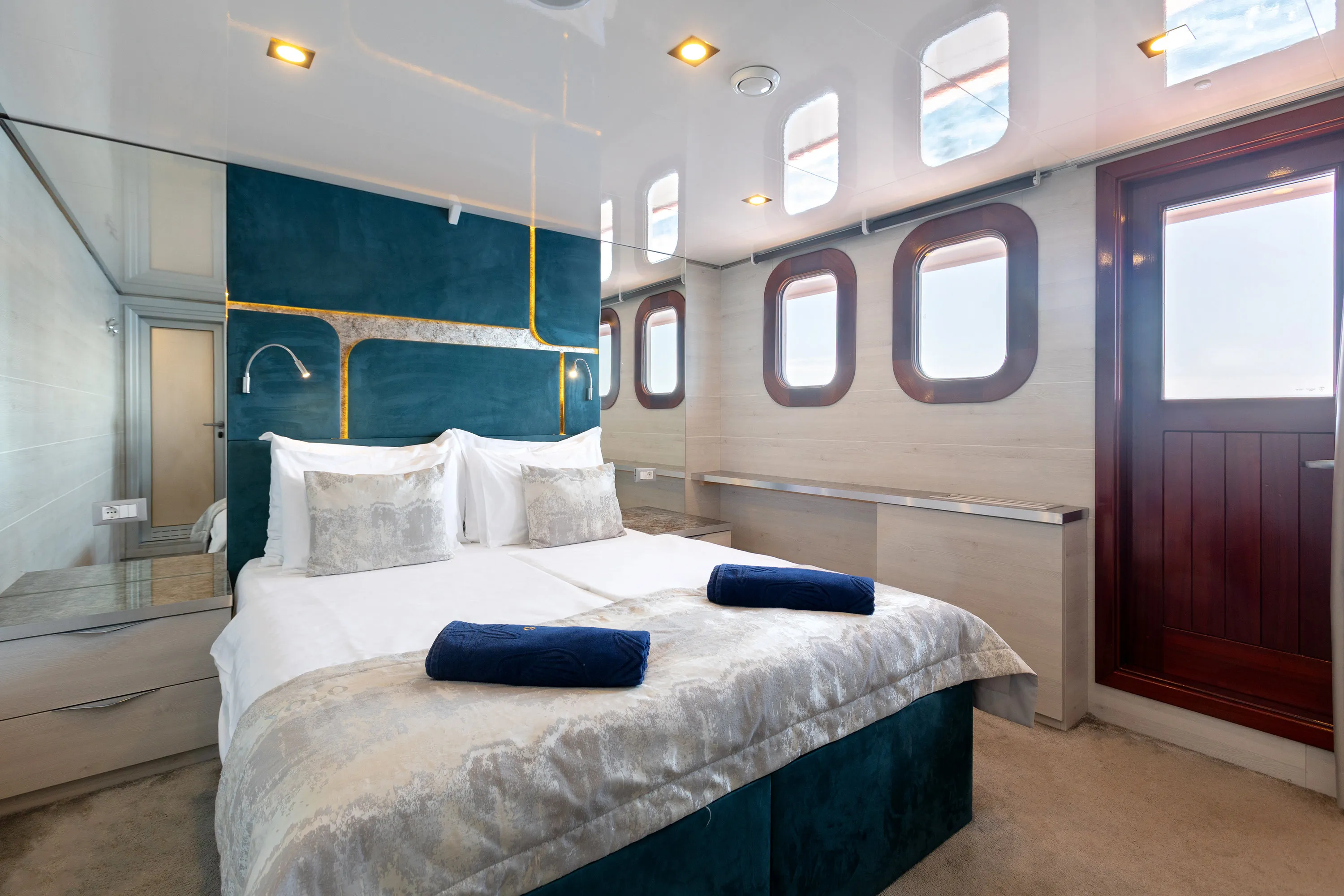 Motoryacht Yolo — yacht photo 15