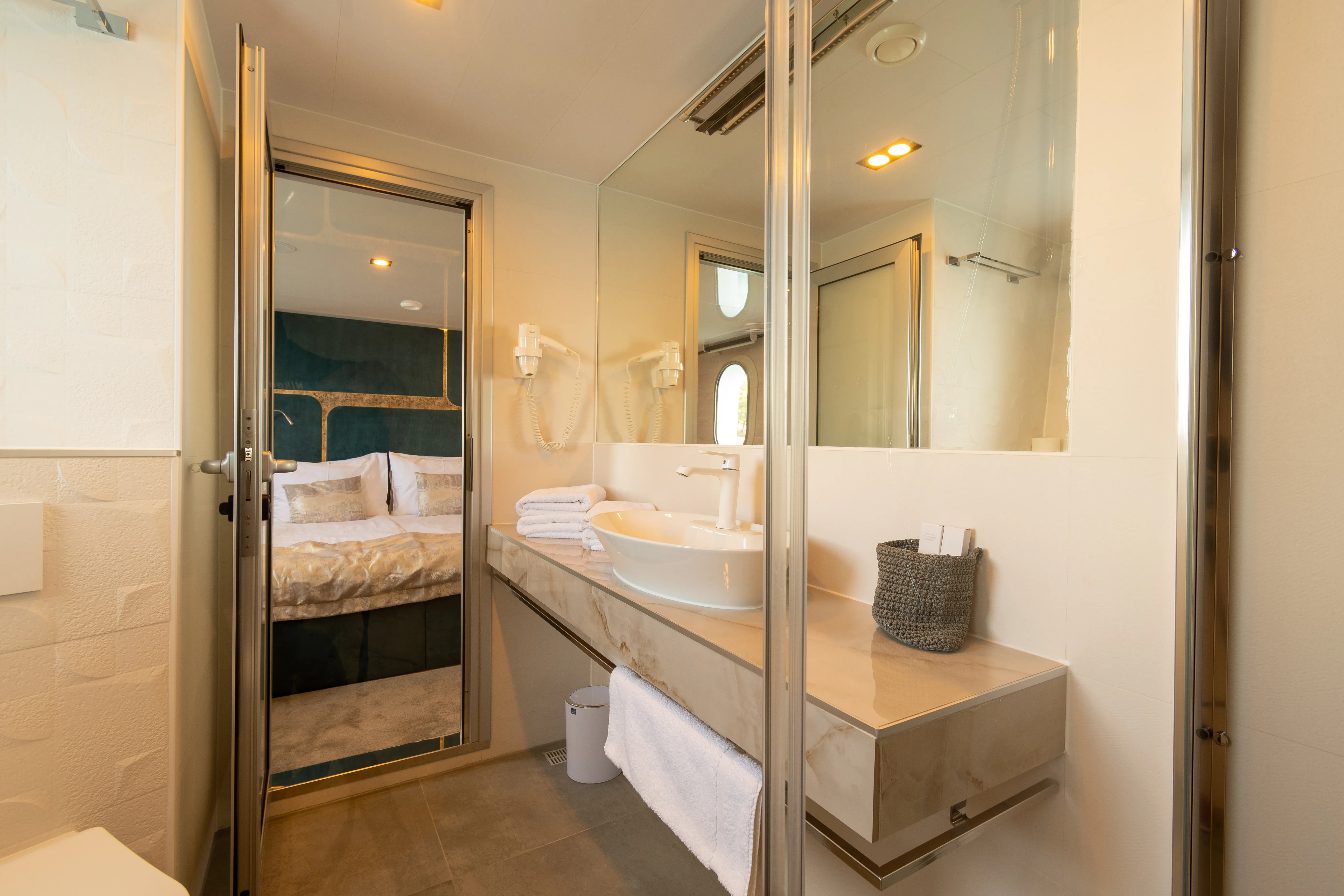 Motoryacht Yolo — yacht photo 29