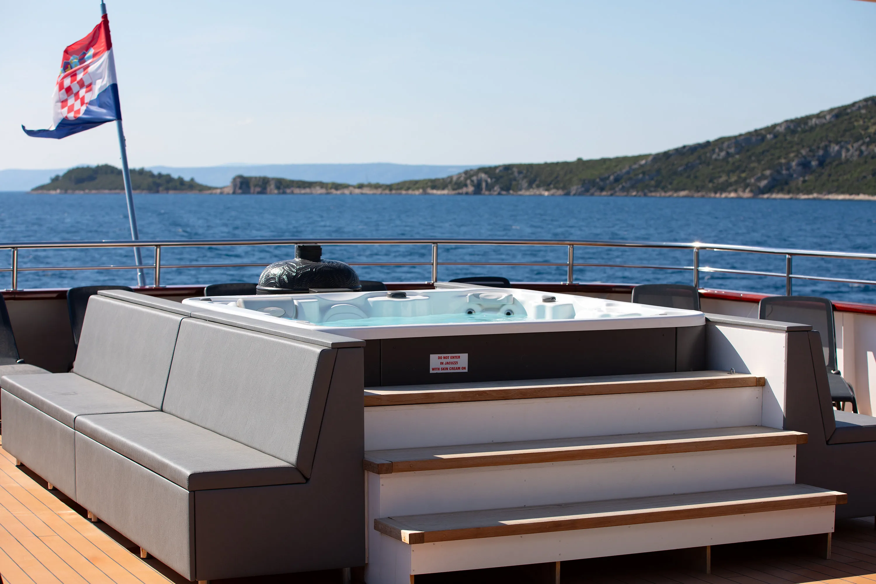 Motoryacht Yolo — yacht photo 28