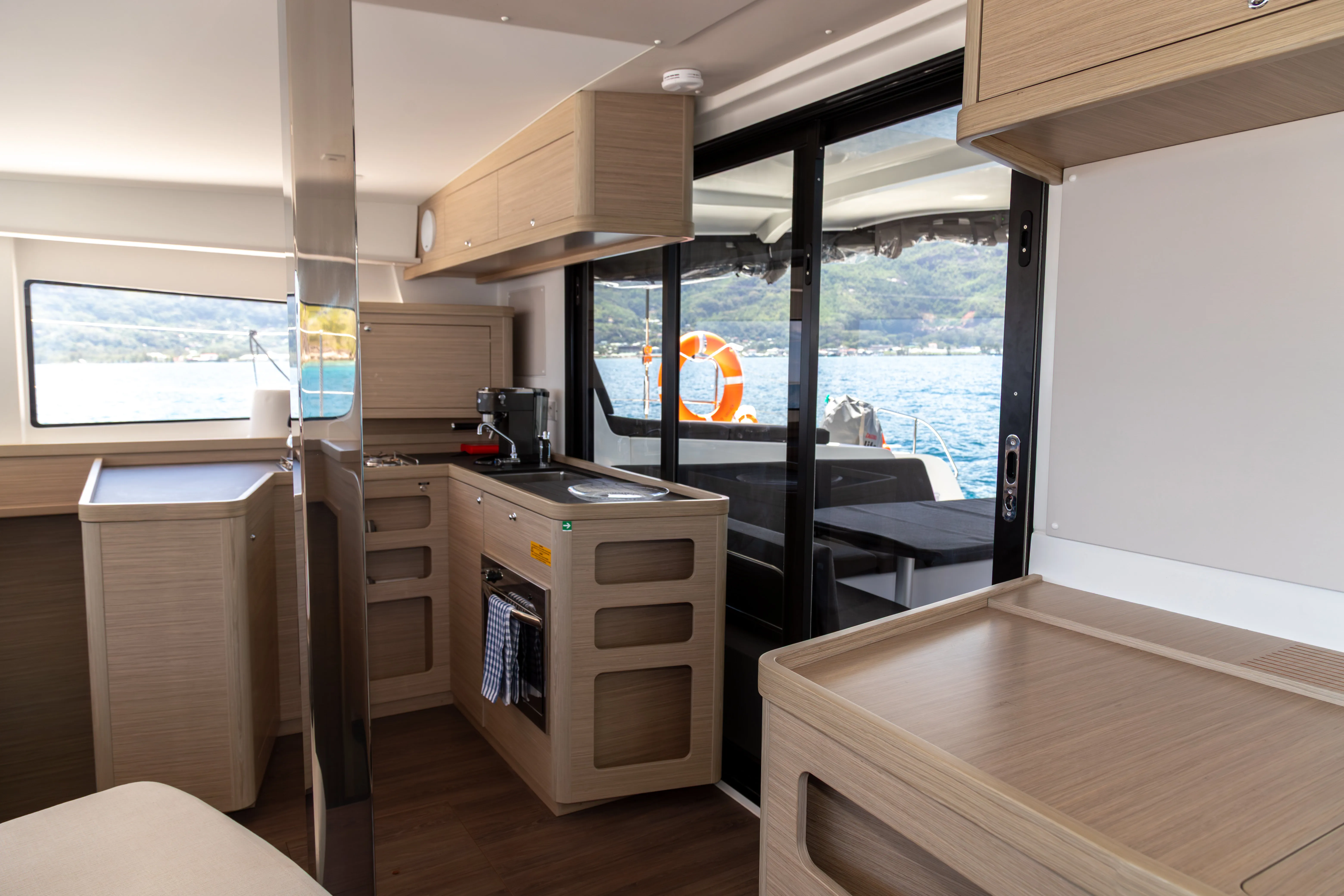 Lagoon 42 Athena Pearl — foto dello yacht n. 2
