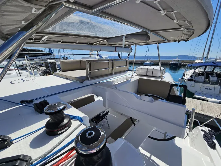 Aventura 37 Orphea — yacht photo 2