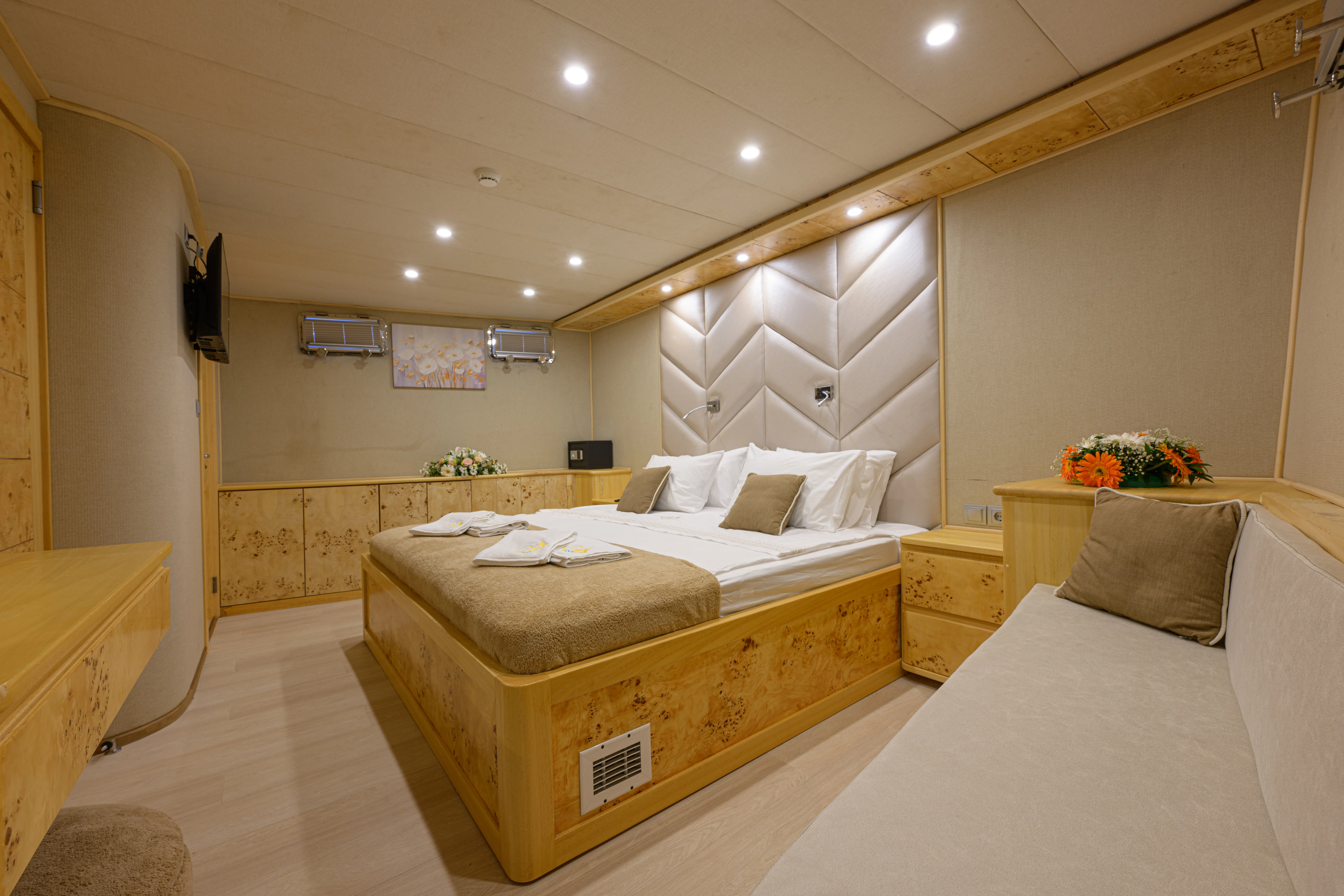 Motoryacht Belgin Sultan — yacht photo 23