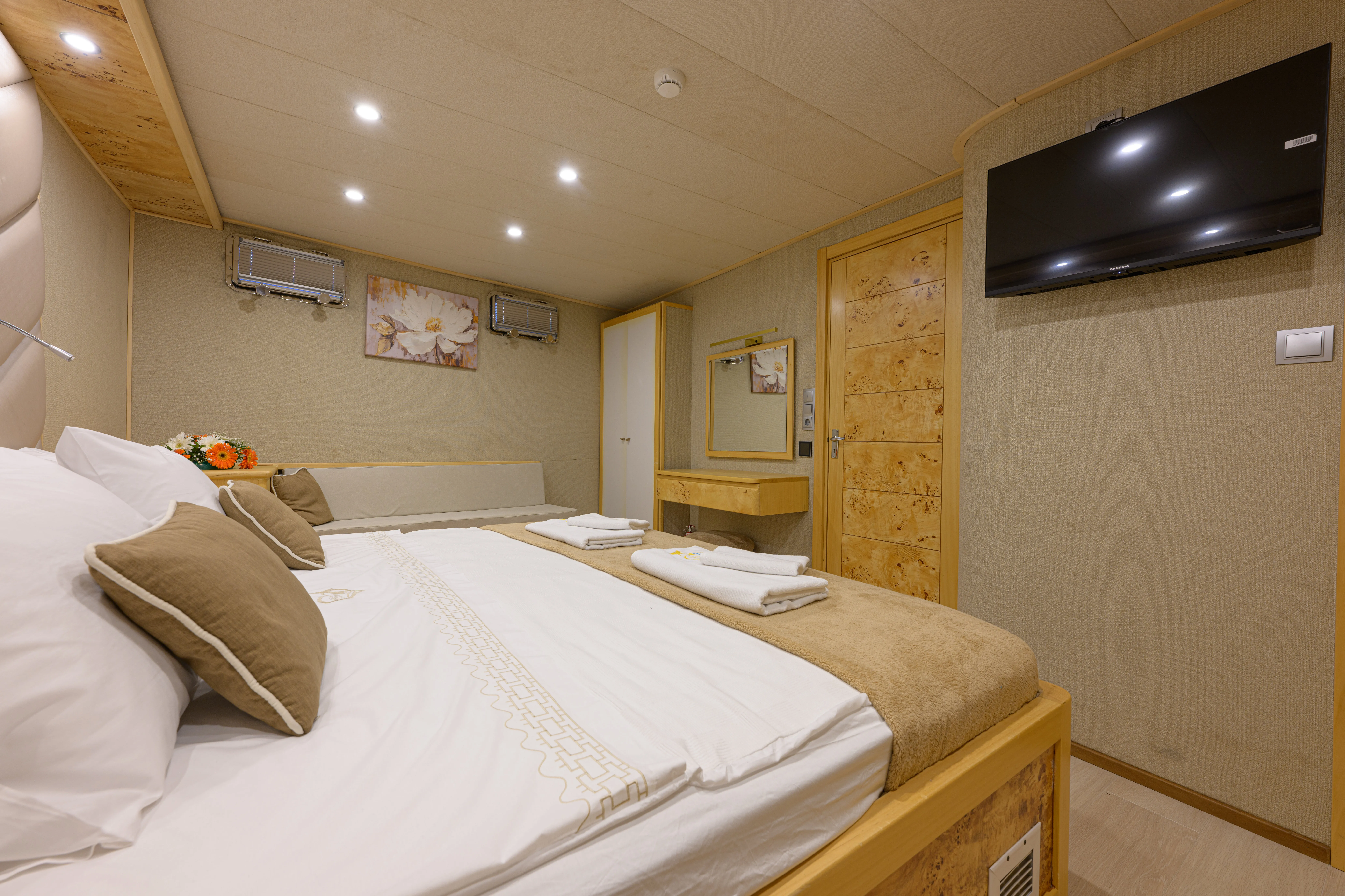 Motoryacht Belgin Sultan — yacht photo 25