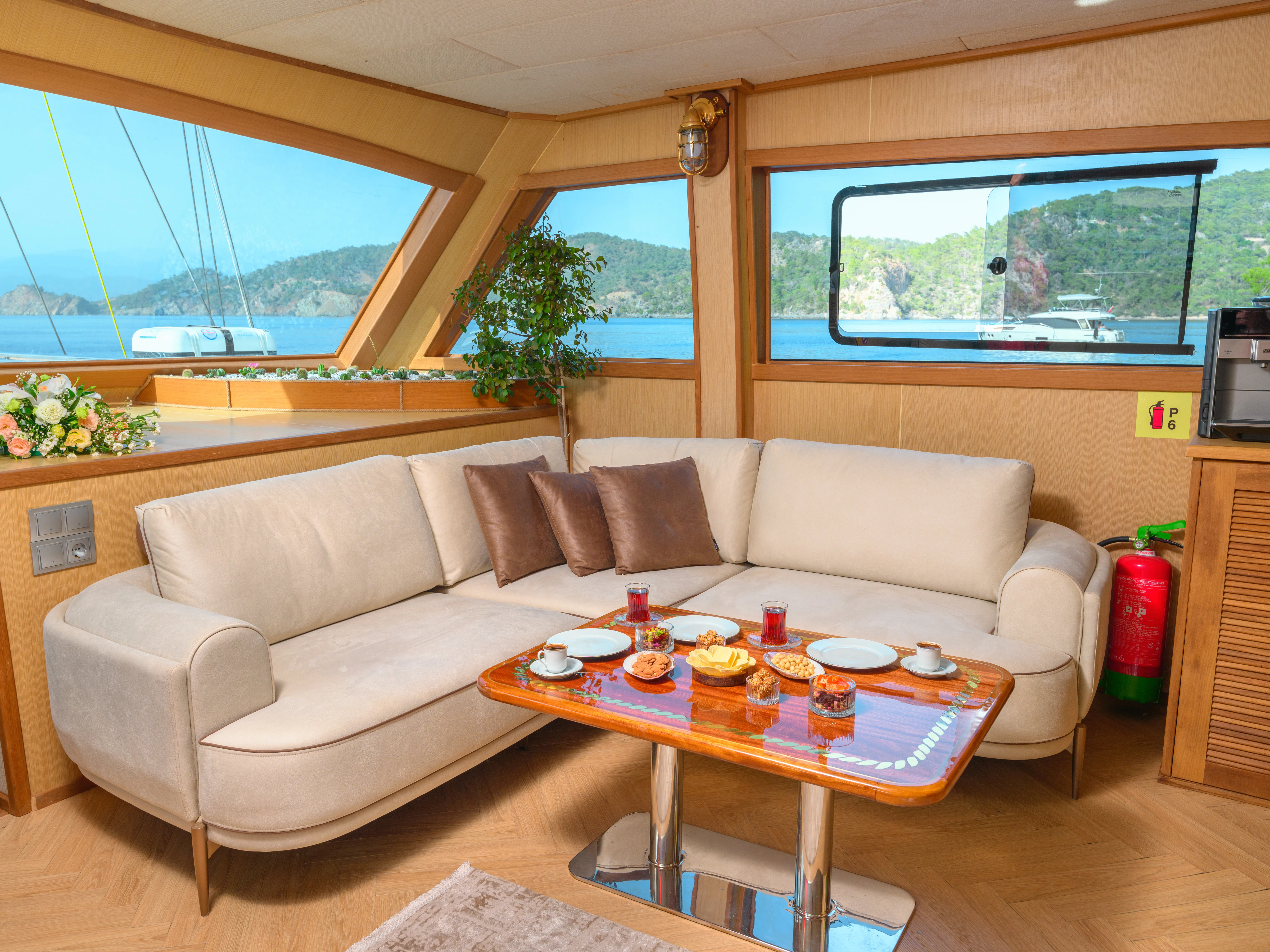 Motoryacht Belgin Sultan — yacht photo 32