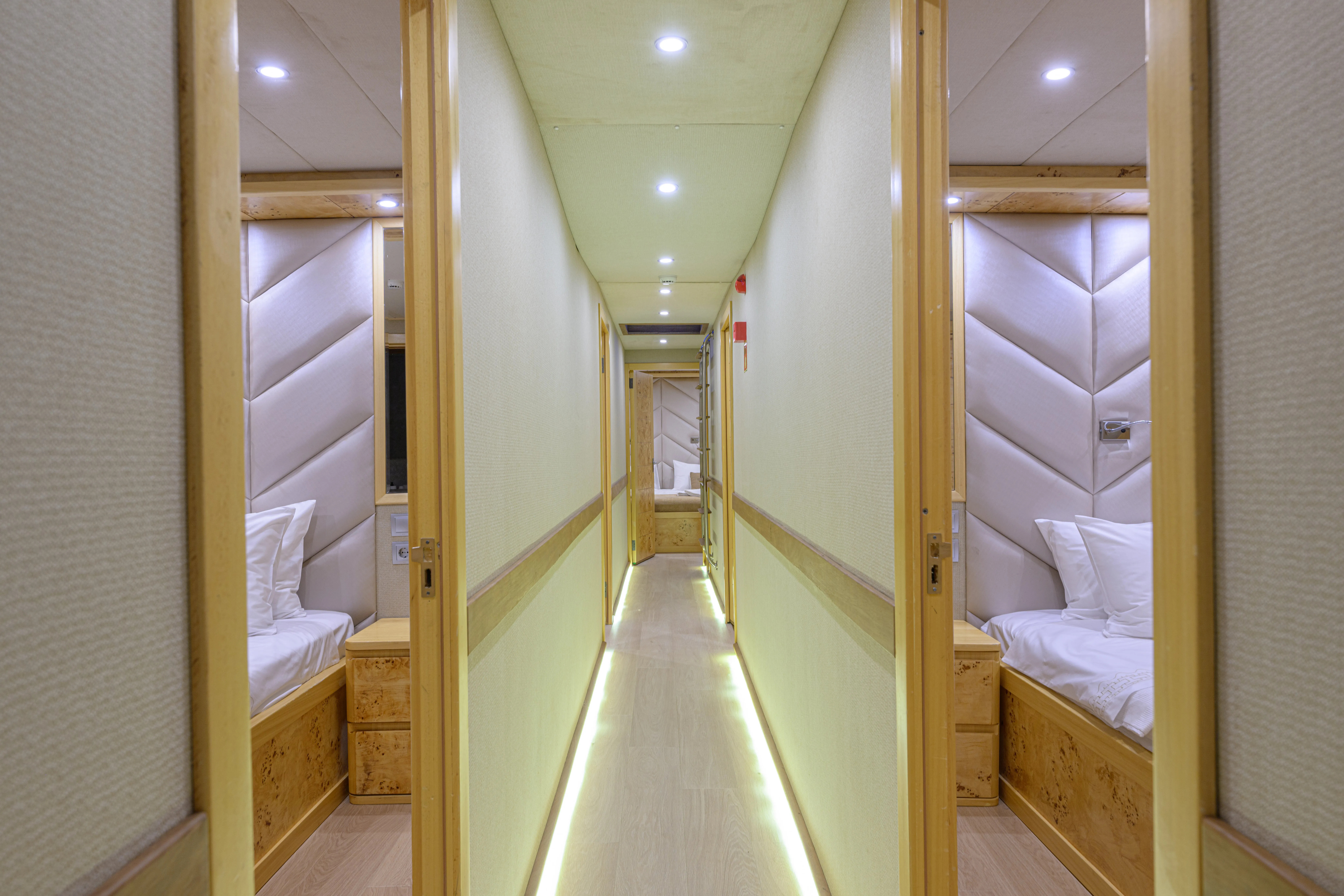 Motoryacht Belgin Sultan — yacht photo 30