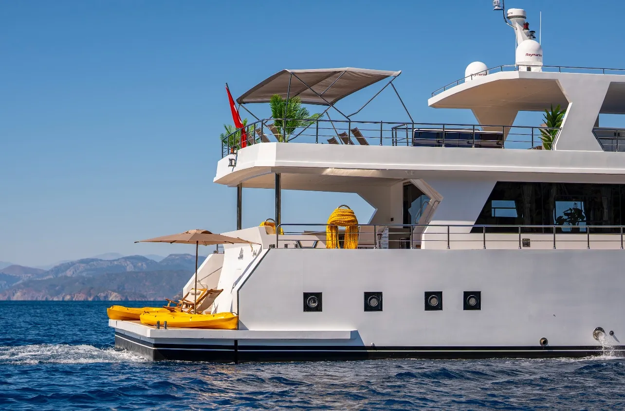 Motoryacht Lila Trawler — yacht photo 11