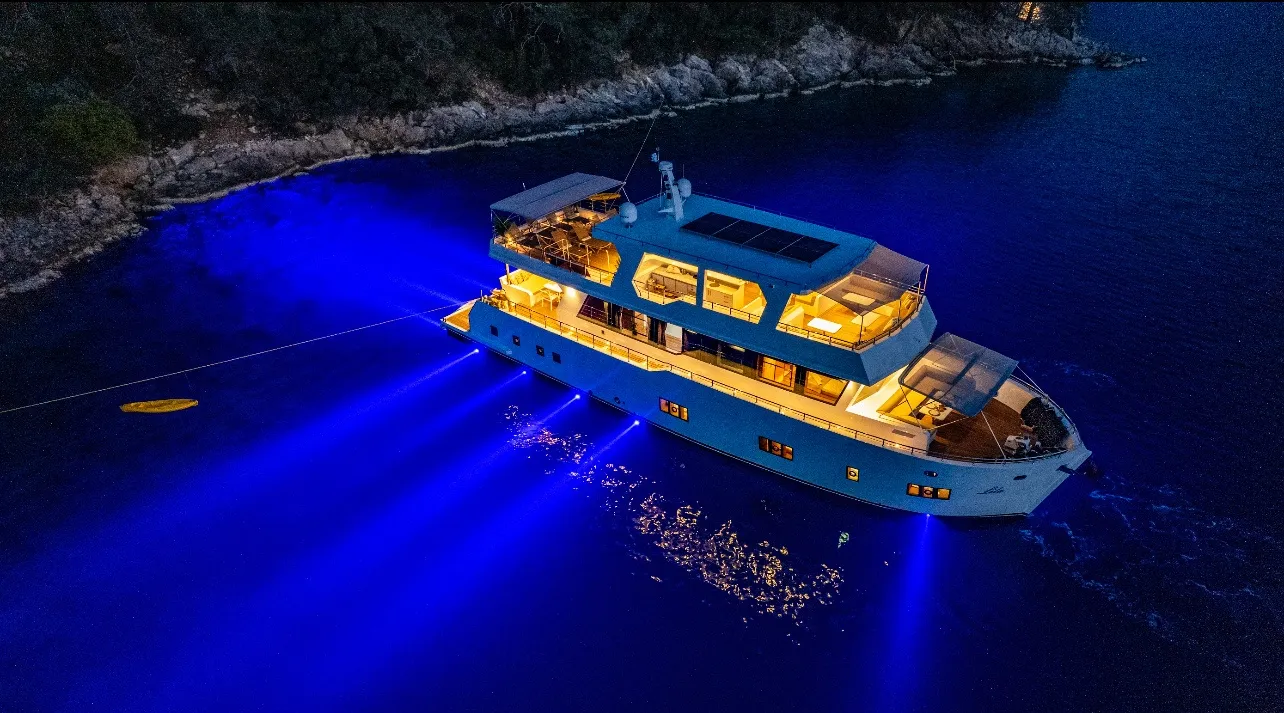Motoryacht Lila Trawler — yacht photo 3