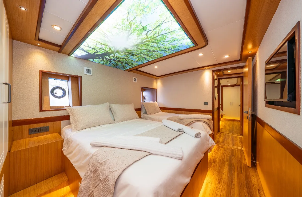 Motoryacht Lila Trawler — yacht photo 8