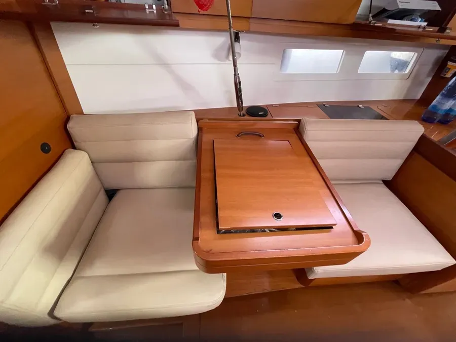 Dufour 410 Grand Large FREEDOM — jahtikuva 3