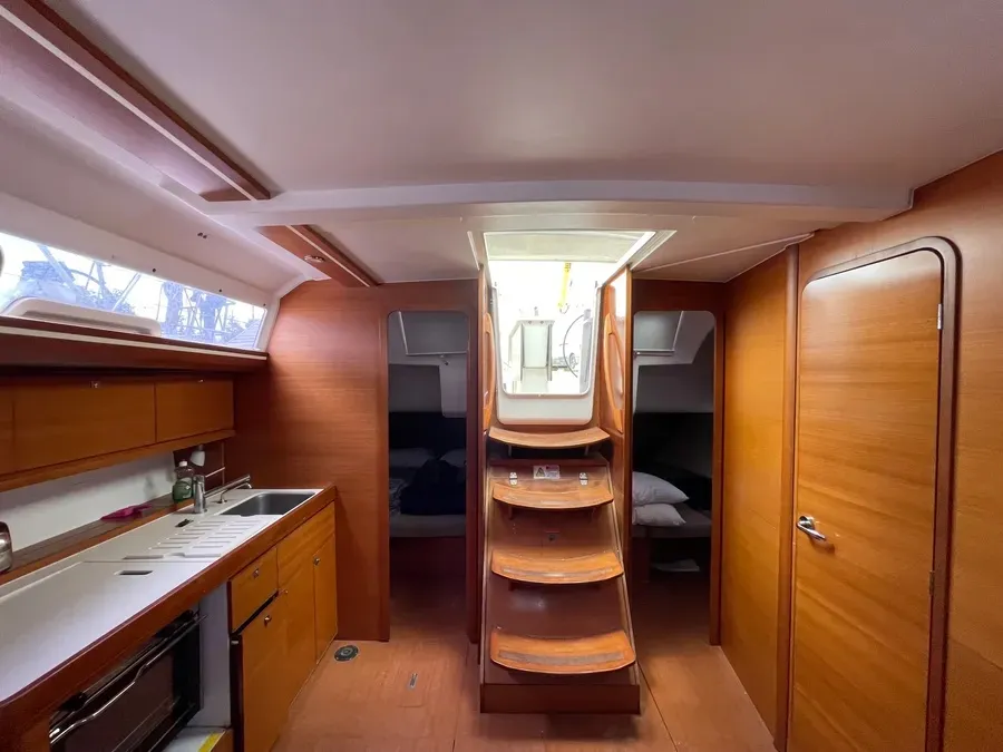 Dufour 410 Grand Large FREEDOM — jahtikuva 2