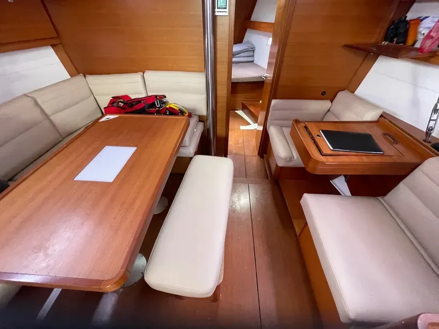 Dufour 410 Grand Large FREEDOM — jahtikuva 10