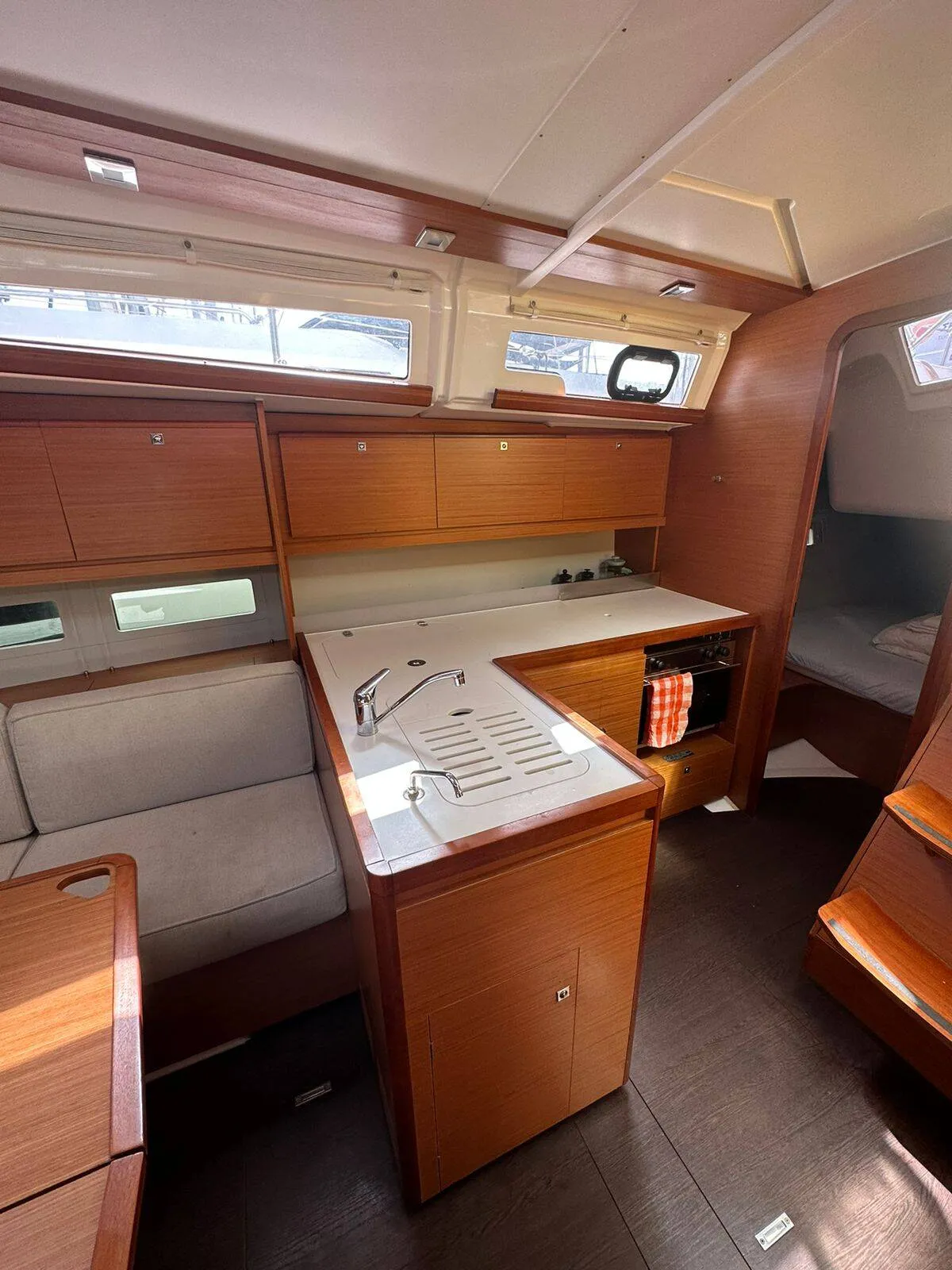 Dufour 390 INO — foto dello yacht n. 3