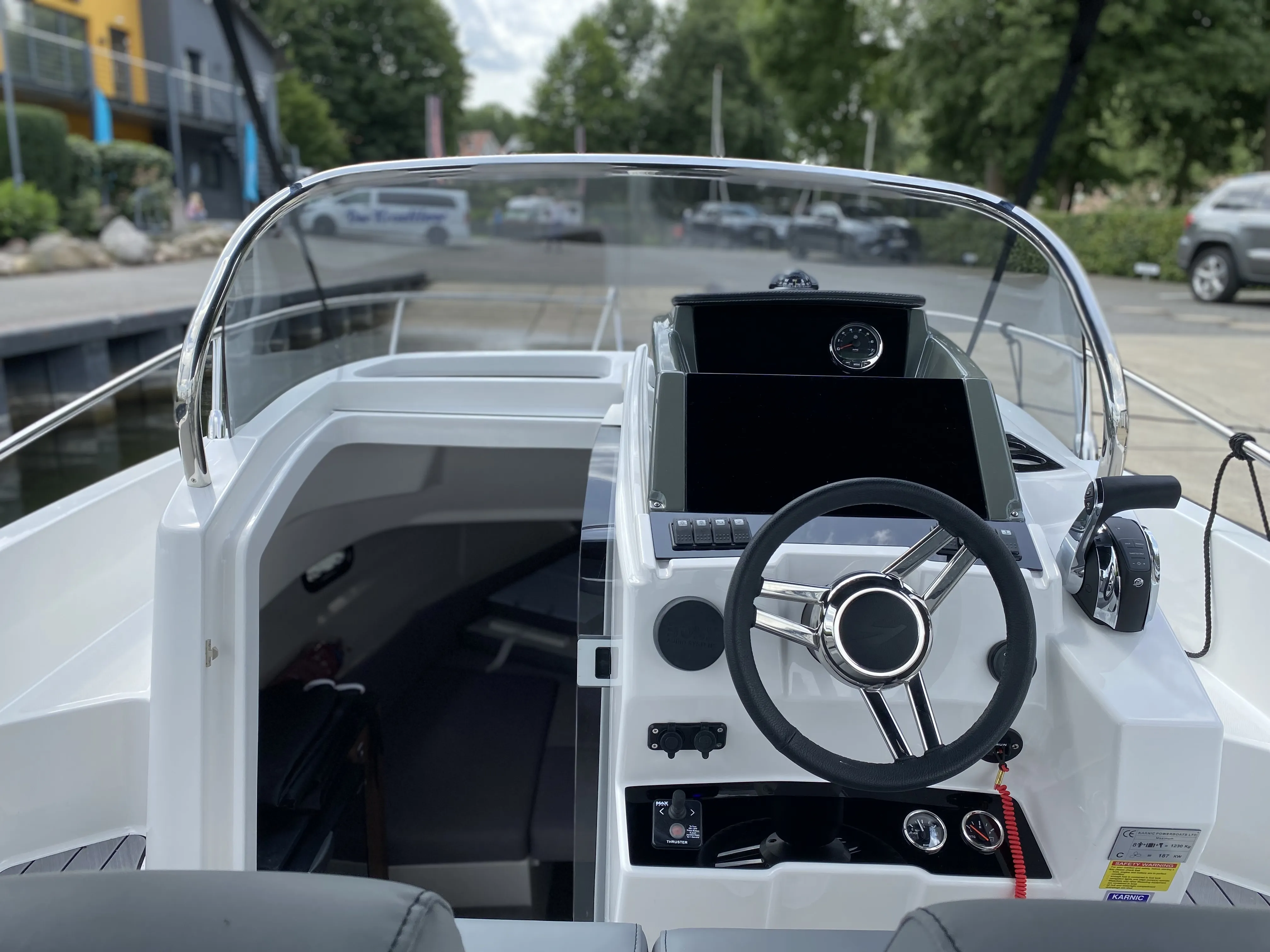 Karnic SL 702 One — фотография яхты 16