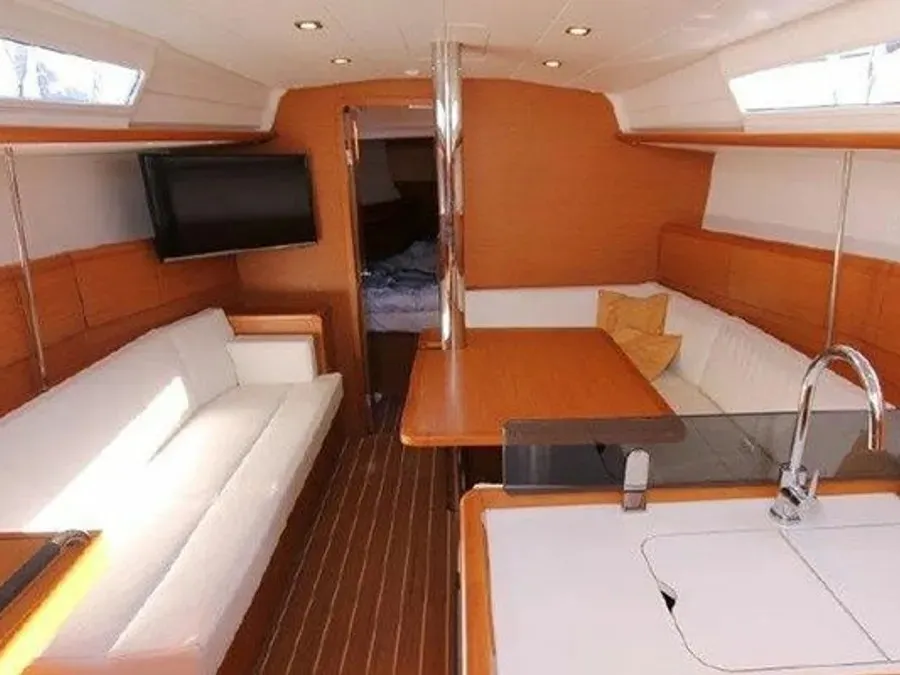 Sun Odyssey 379 OYSTER SHELL — foto dello yacht n. 3