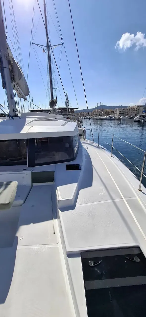 Bali 4.2 WHITE PEARL — yacht photo 2