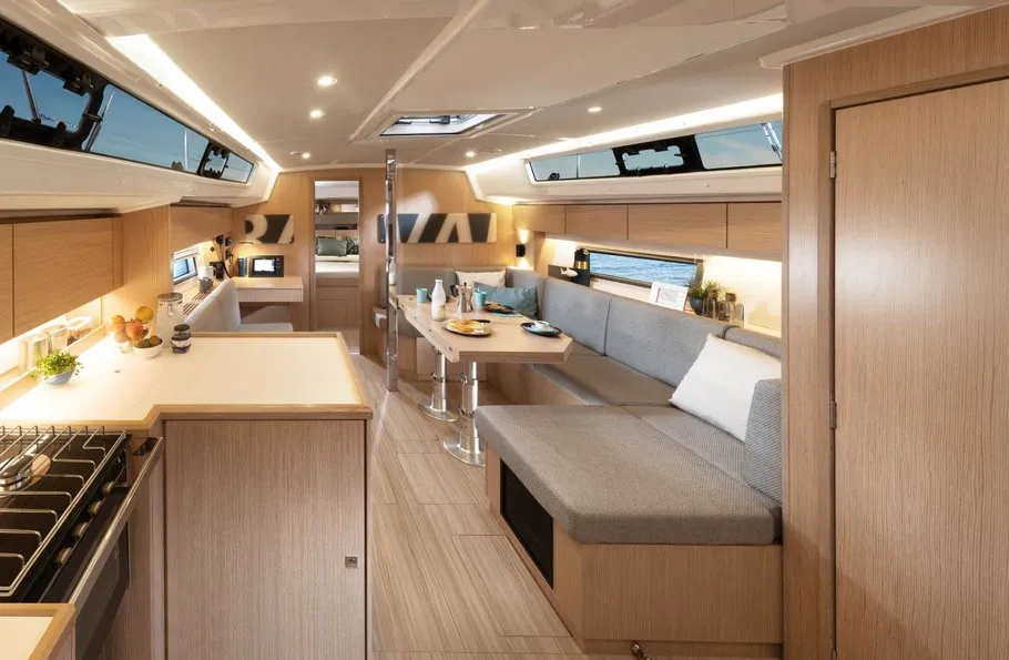 Bavaria C42 ABBIE — фотография яхты 5