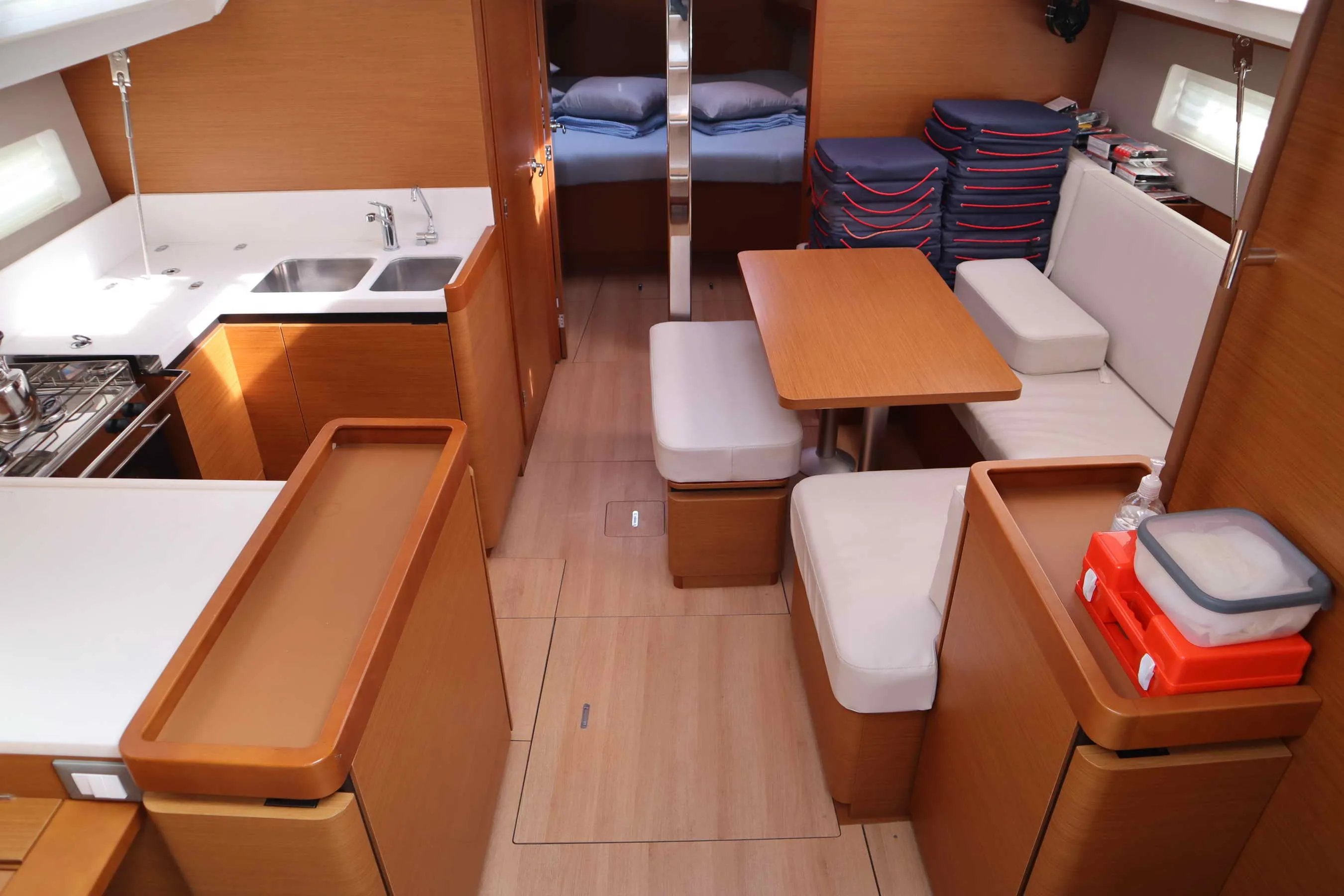 Sun Odyssey 440 DIAMOND — фотография яхты 32