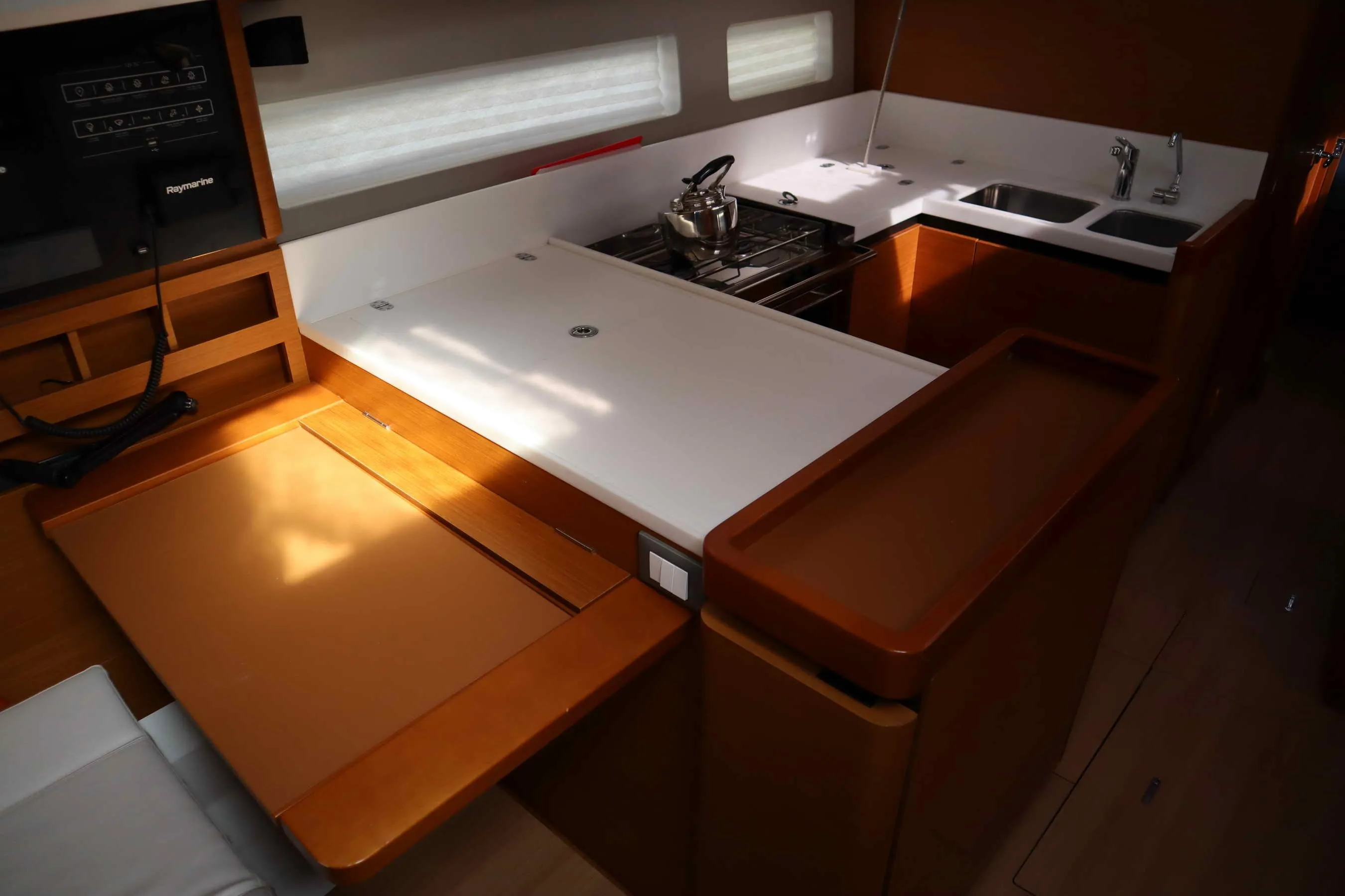 Sun Odyssey 440 DIAMOND — фотография яхты 10