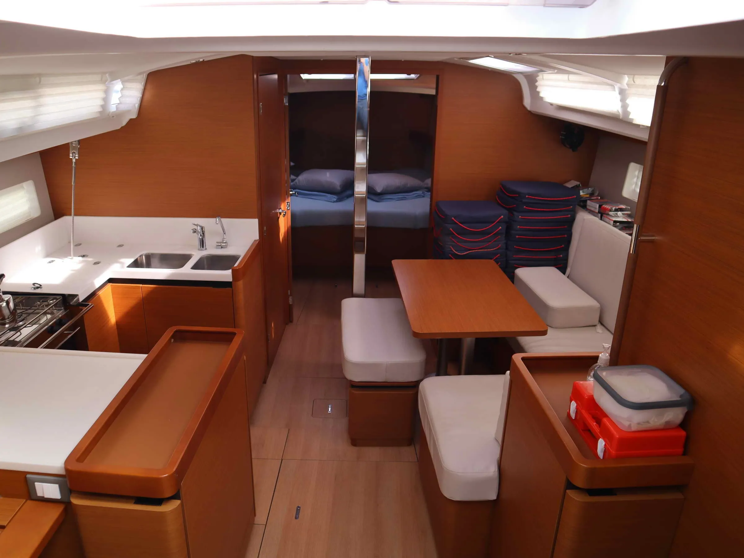 Sun Odyssey 440 DIAMOND — фотография яхты 9