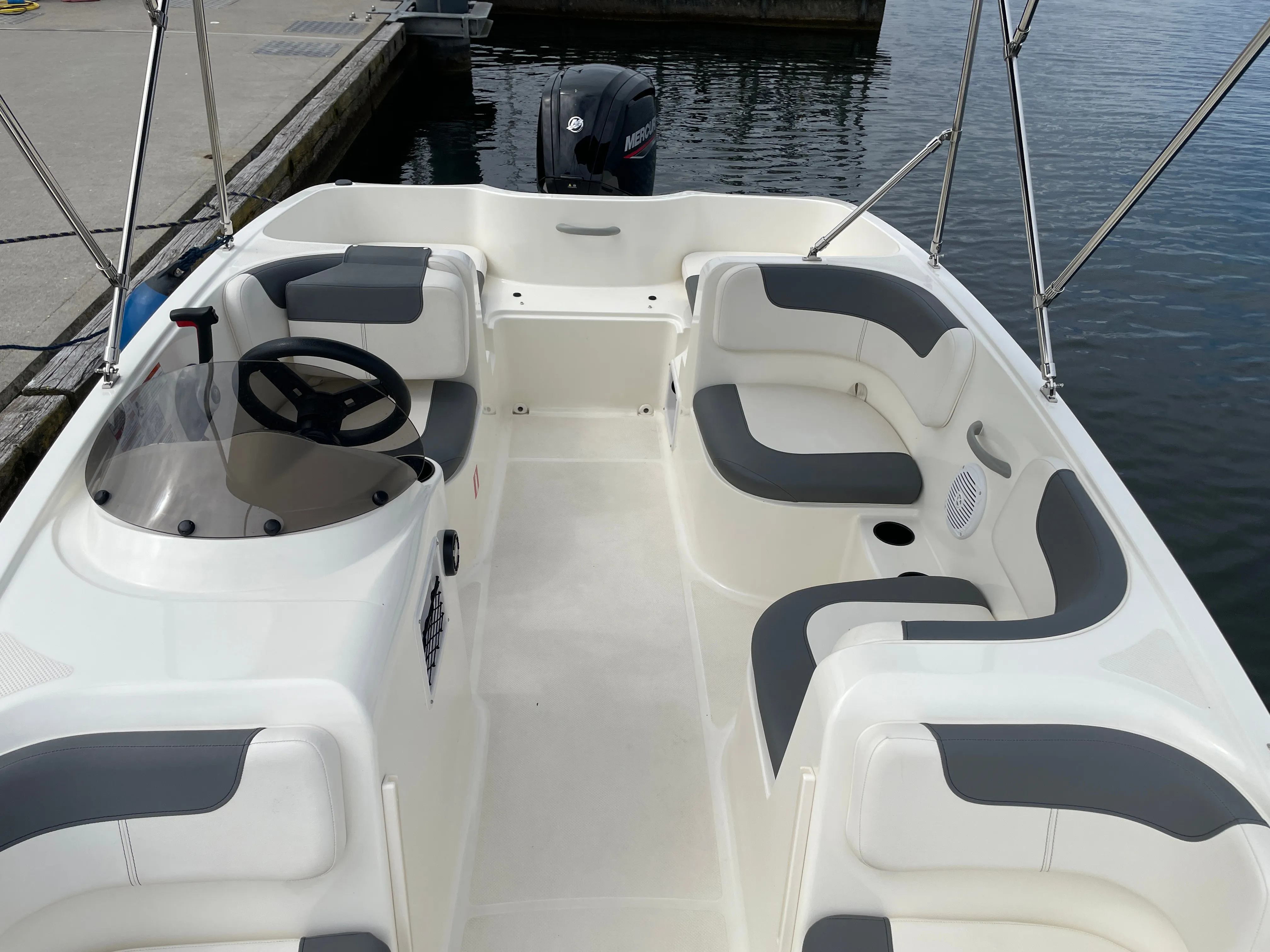 Bayliner E16 — фотография яхты 2